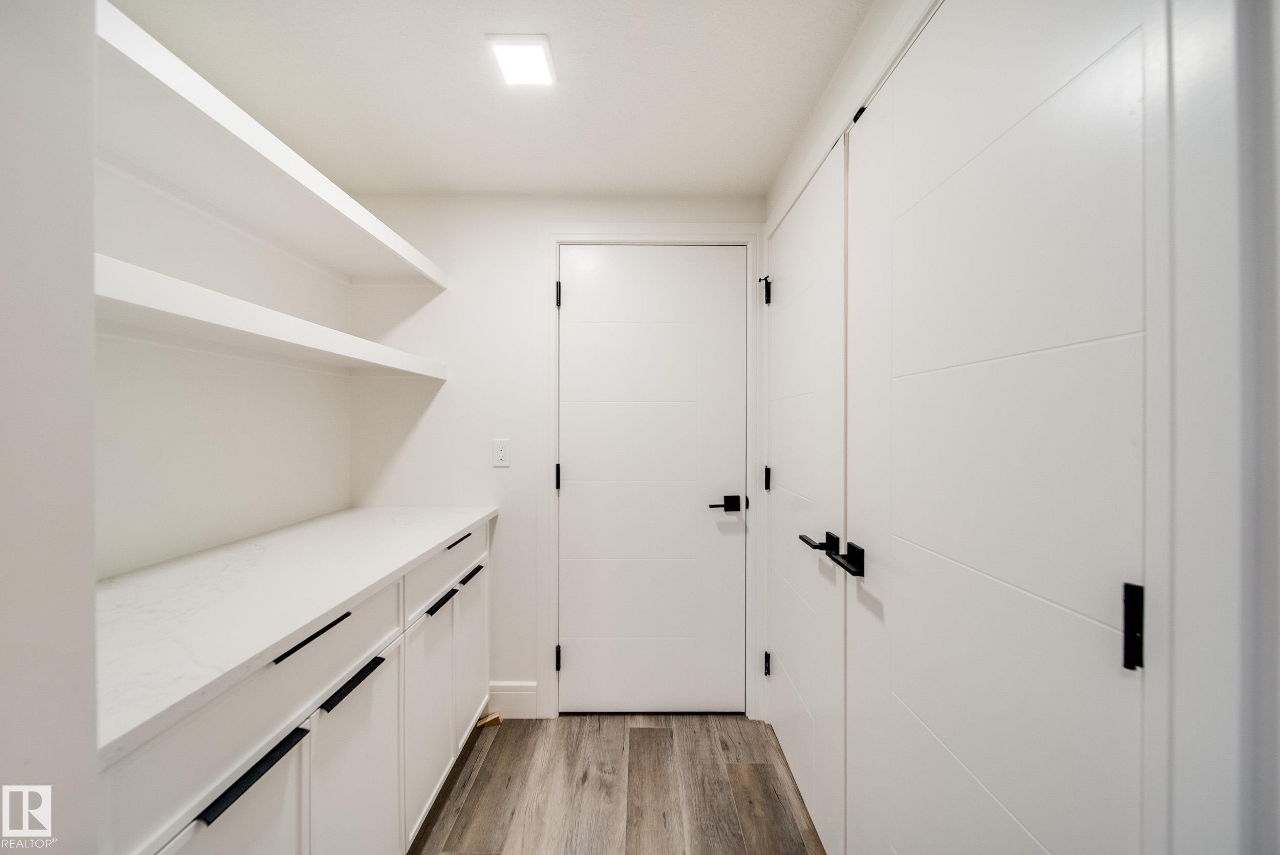 4416 Suzanna Crescent, Edmonton, AB - Indoor Photo Showing Other Room