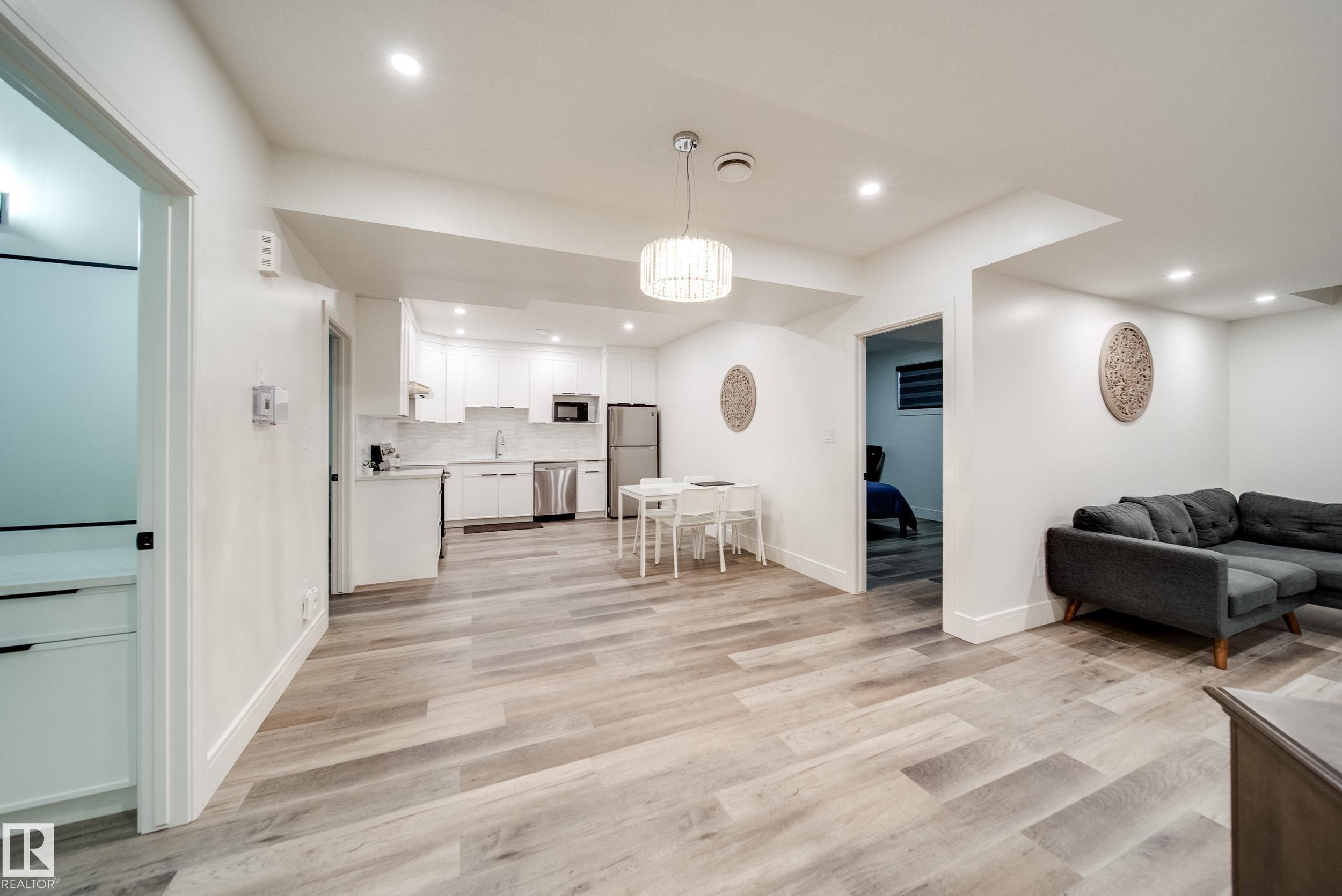 4416 Suzanna Crescent, Edmonton, AB - Indoor