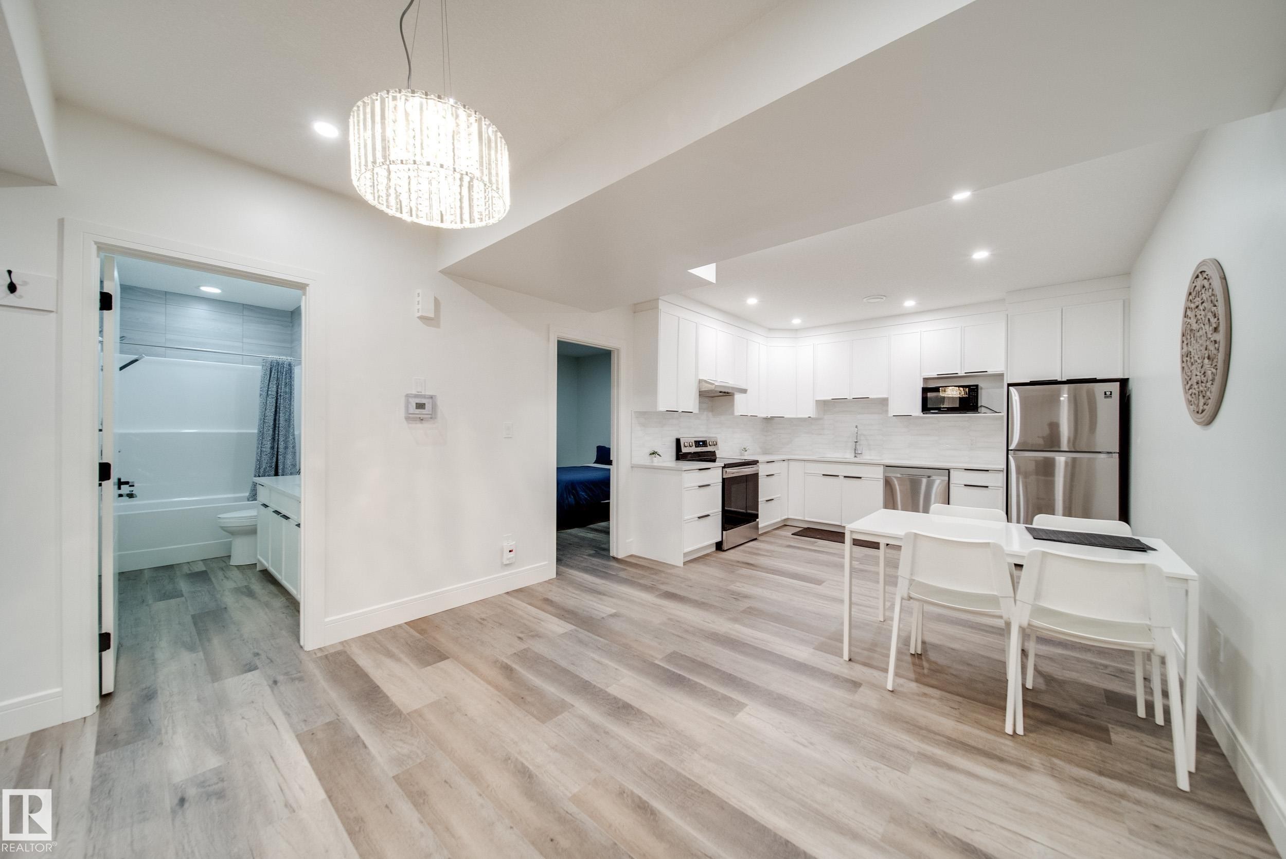 4416 Suzanna Crescent, Edmonton, AB - Indoor Photo Showing Other Room