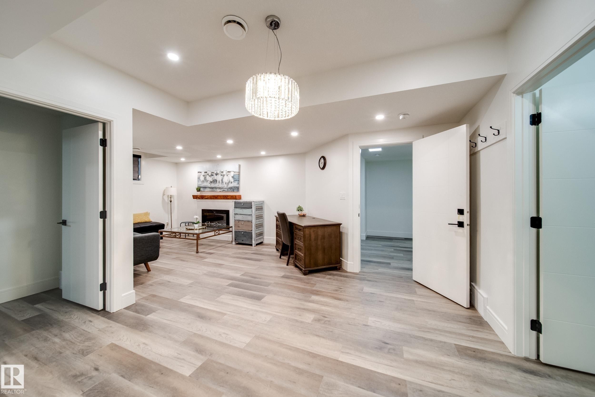 4416 Suzanna Crescent, Edmonton, AB - Indoor Photo Showing Other Room