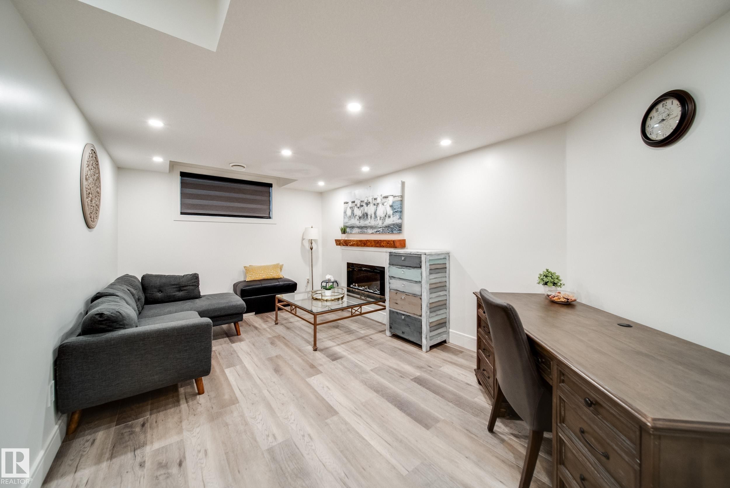 4416 Suzanna Crescent, Edmonton, AB - Indoor Photo Showing Other Room