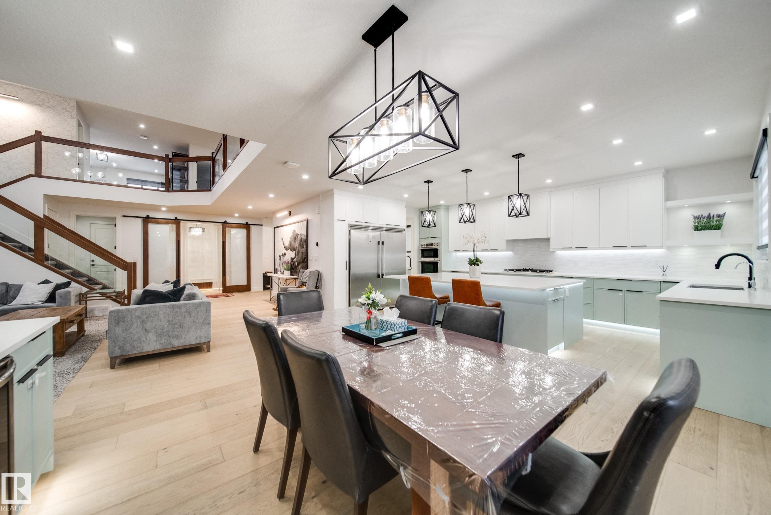 4416 Suzanna Crescent, Edmonton, AB - Indoor Photo Showing Dining Room