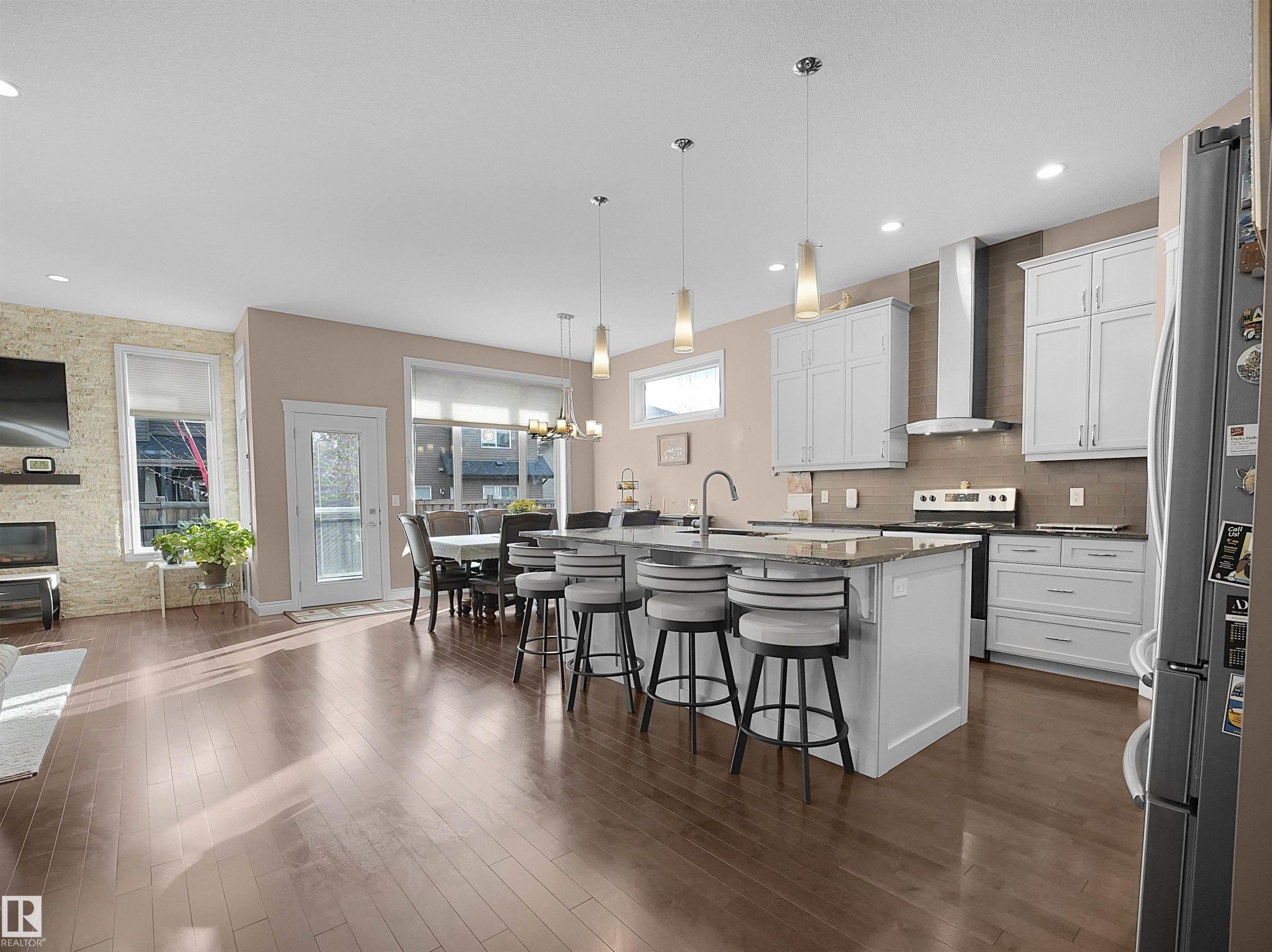 3509 West Place, Edmonton, AB - Indoor Photo Showing Kitchen With Upgraded Kitchen