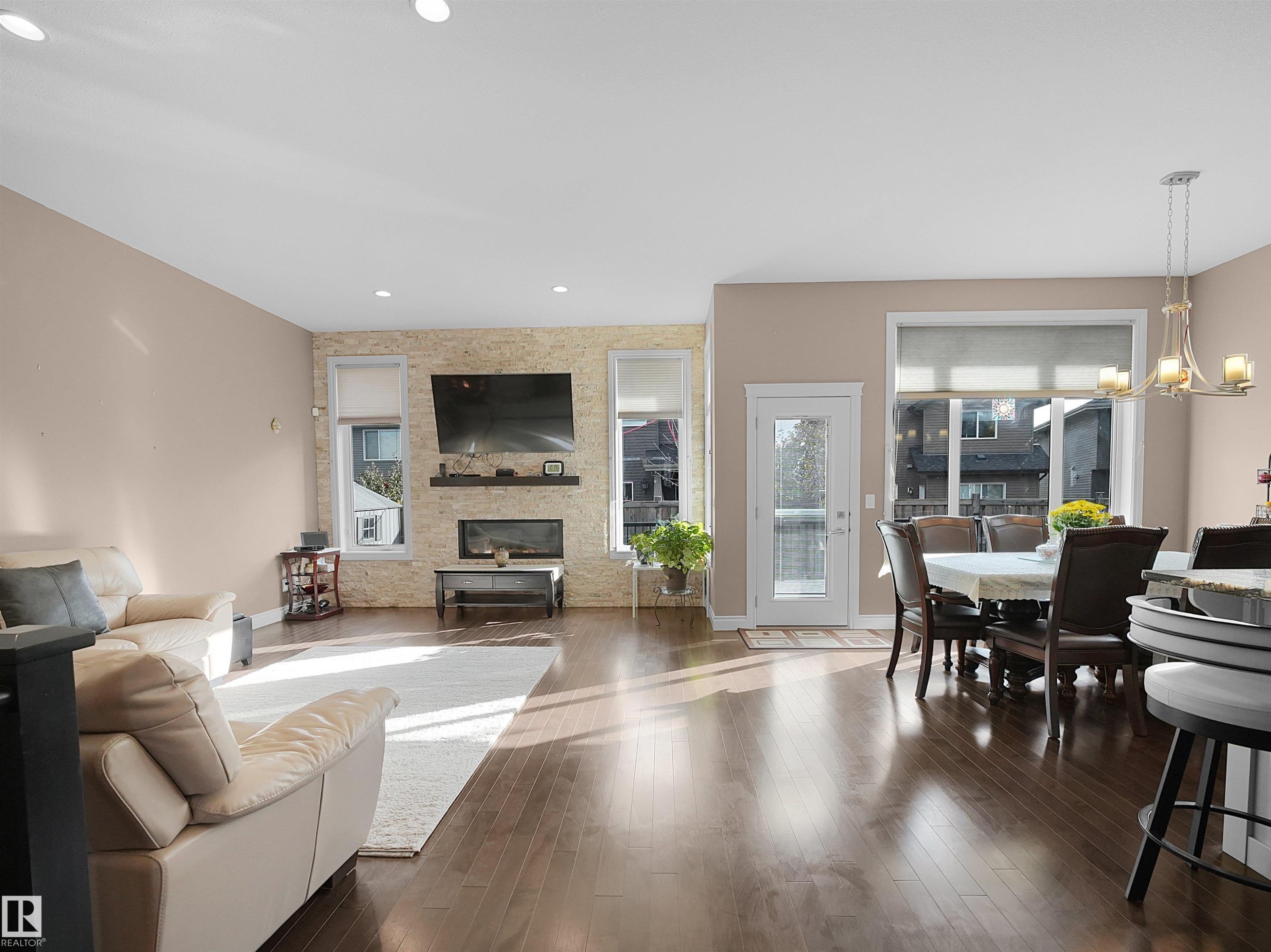 3509 West Place, Edmonton, AB - Indoor Photo Showing Living Room
