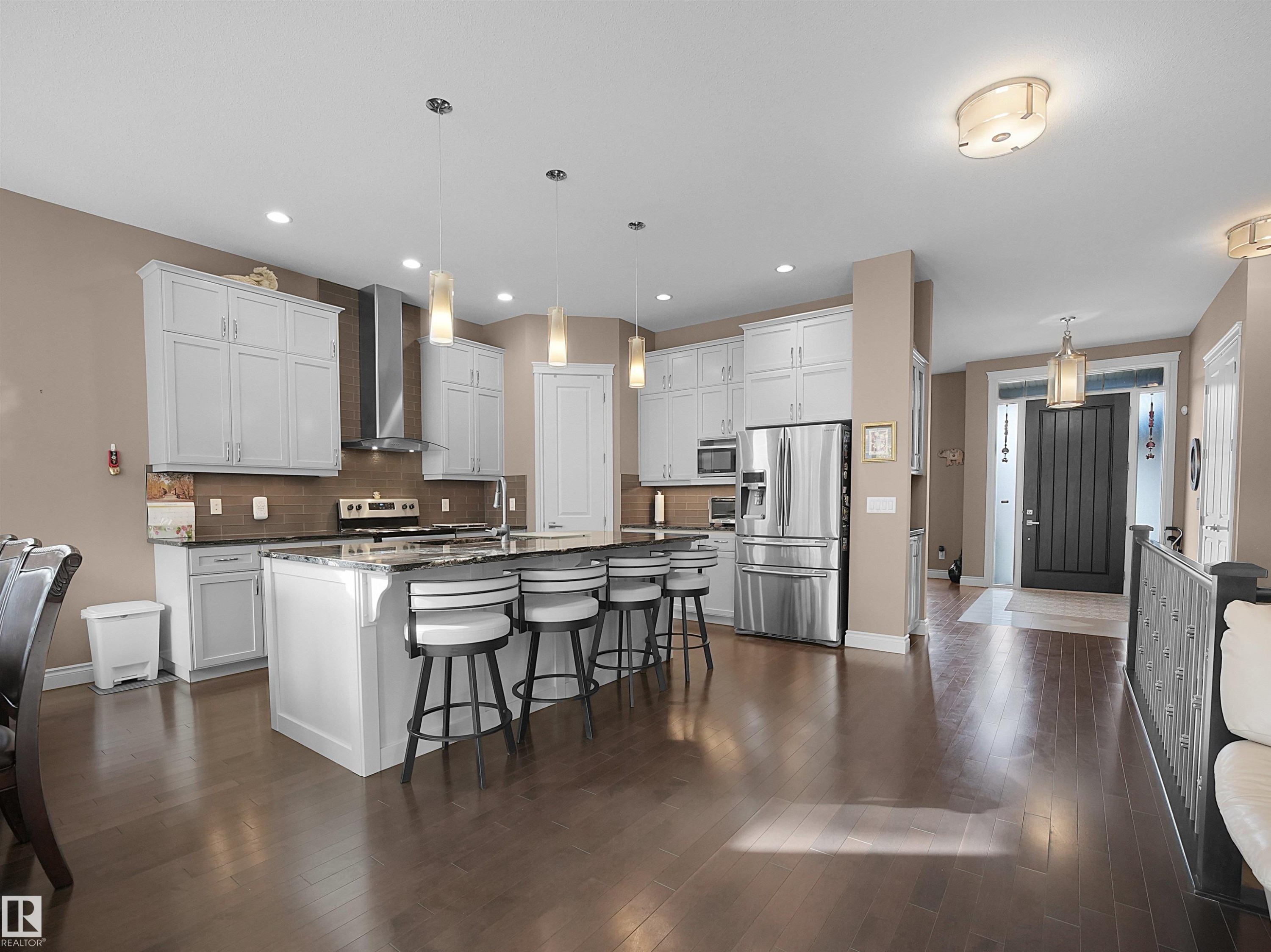 3509 West Place, Edmonton, AB - Indoor Photo Showing Kitchen With Upgraded Kitchen