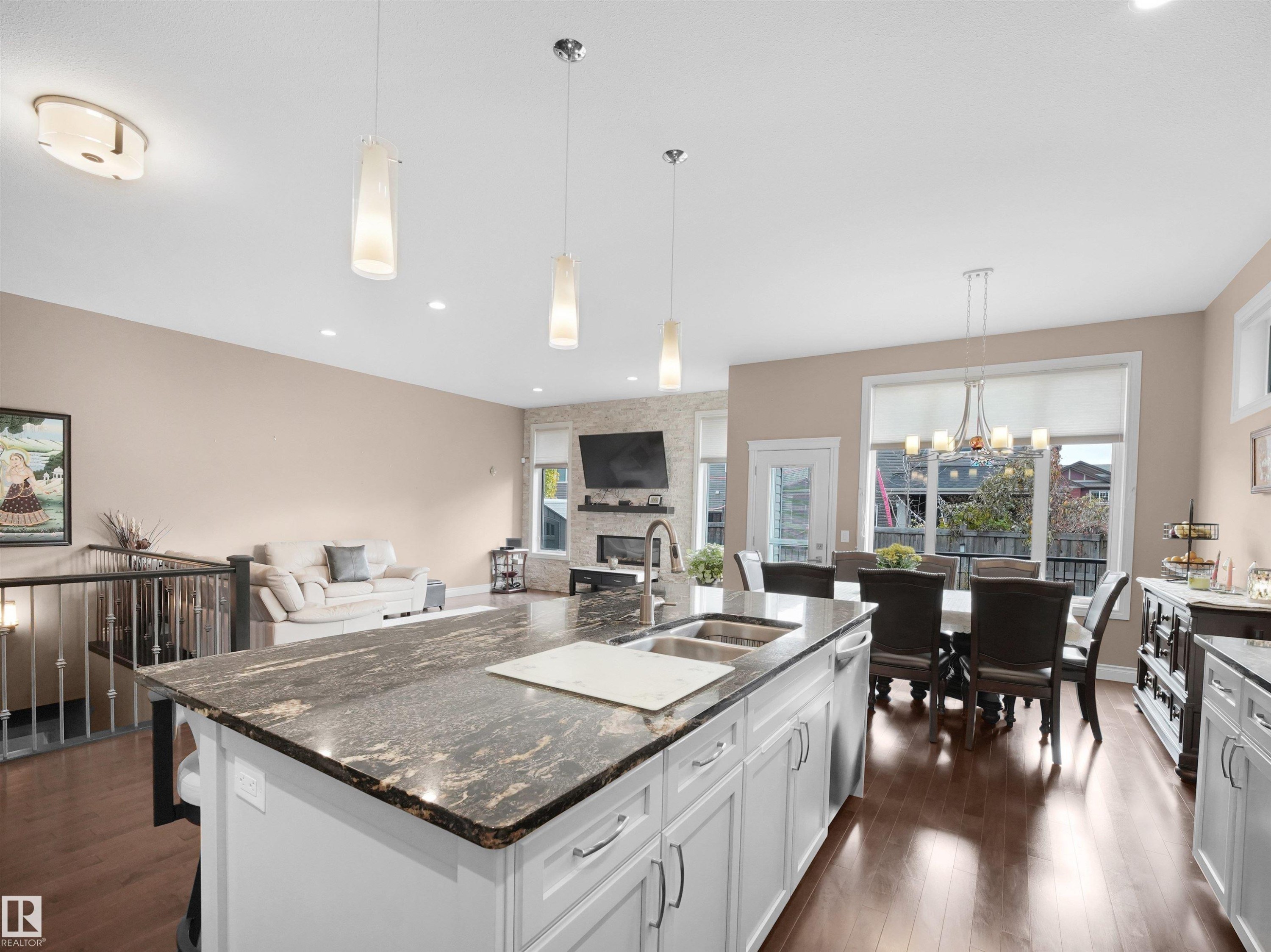 3509 West Place, Edmonton, AB - Indoor Photo Showing Kitchen With Double Sink With Upgraded Kitchen