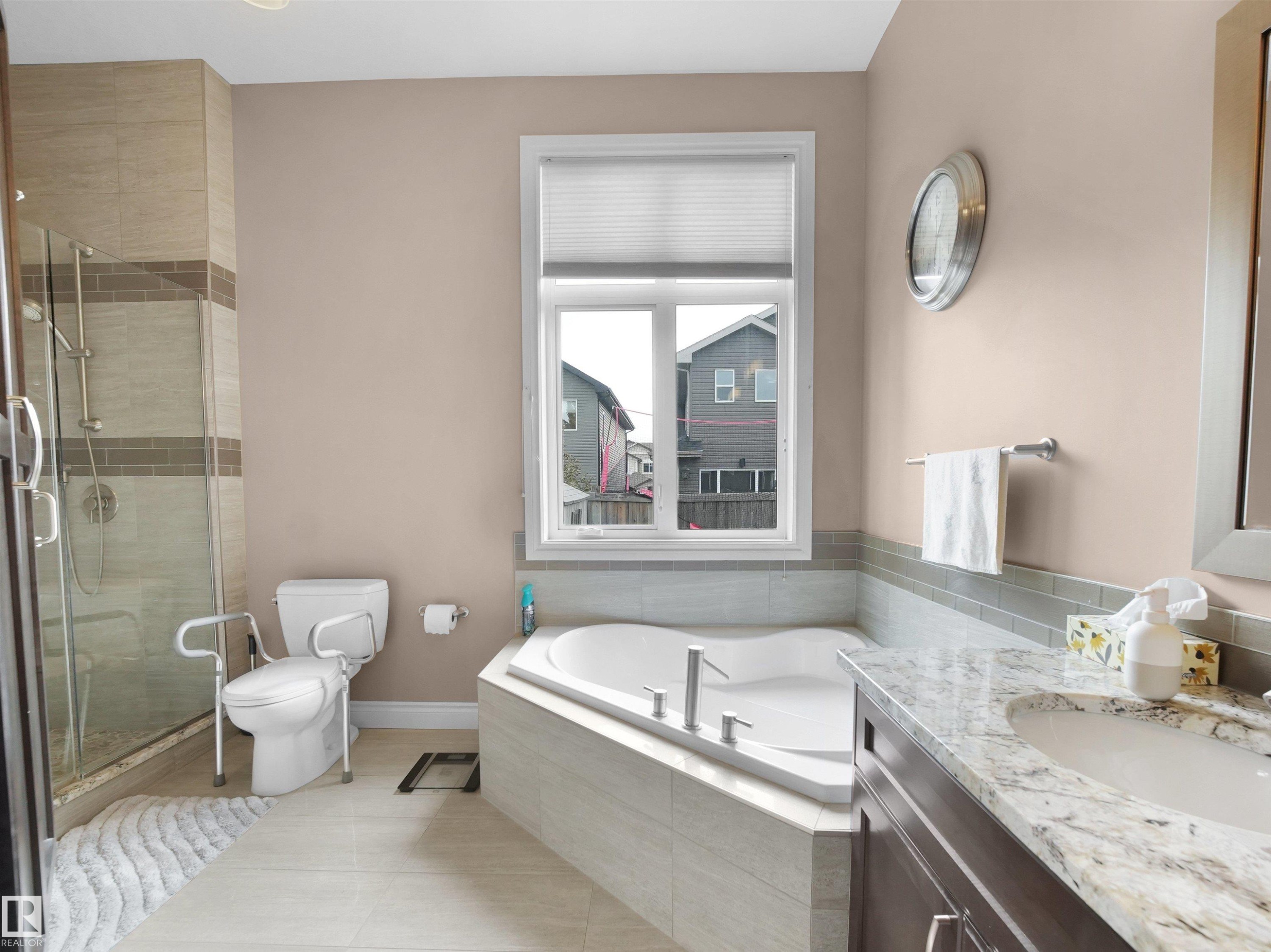 3509 West Place, Edmonton, AB - Indoor Photo Showing Bathroom