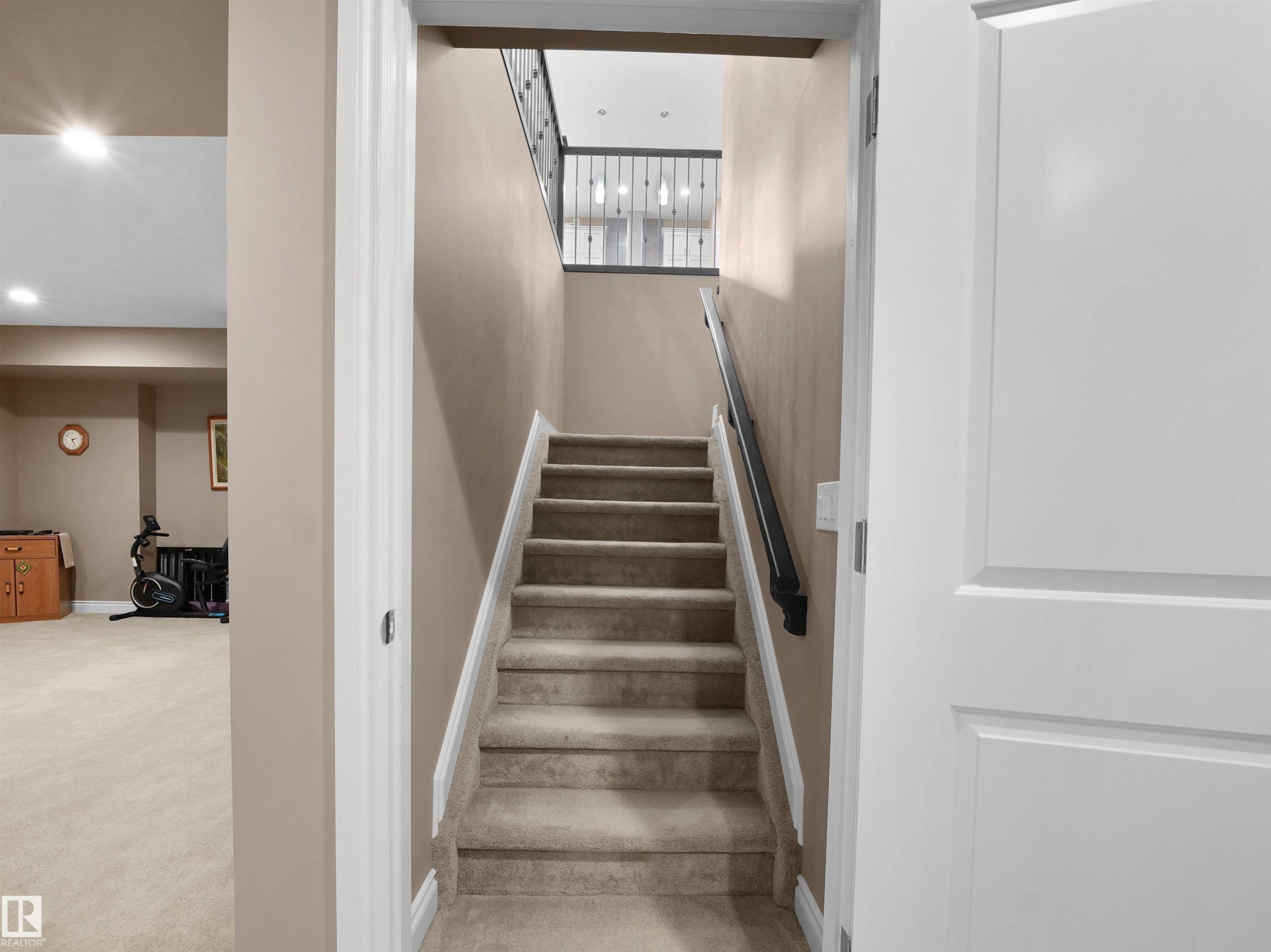 3509 West Place, Edmonton, AB - Indoor Photo Showing Other Room