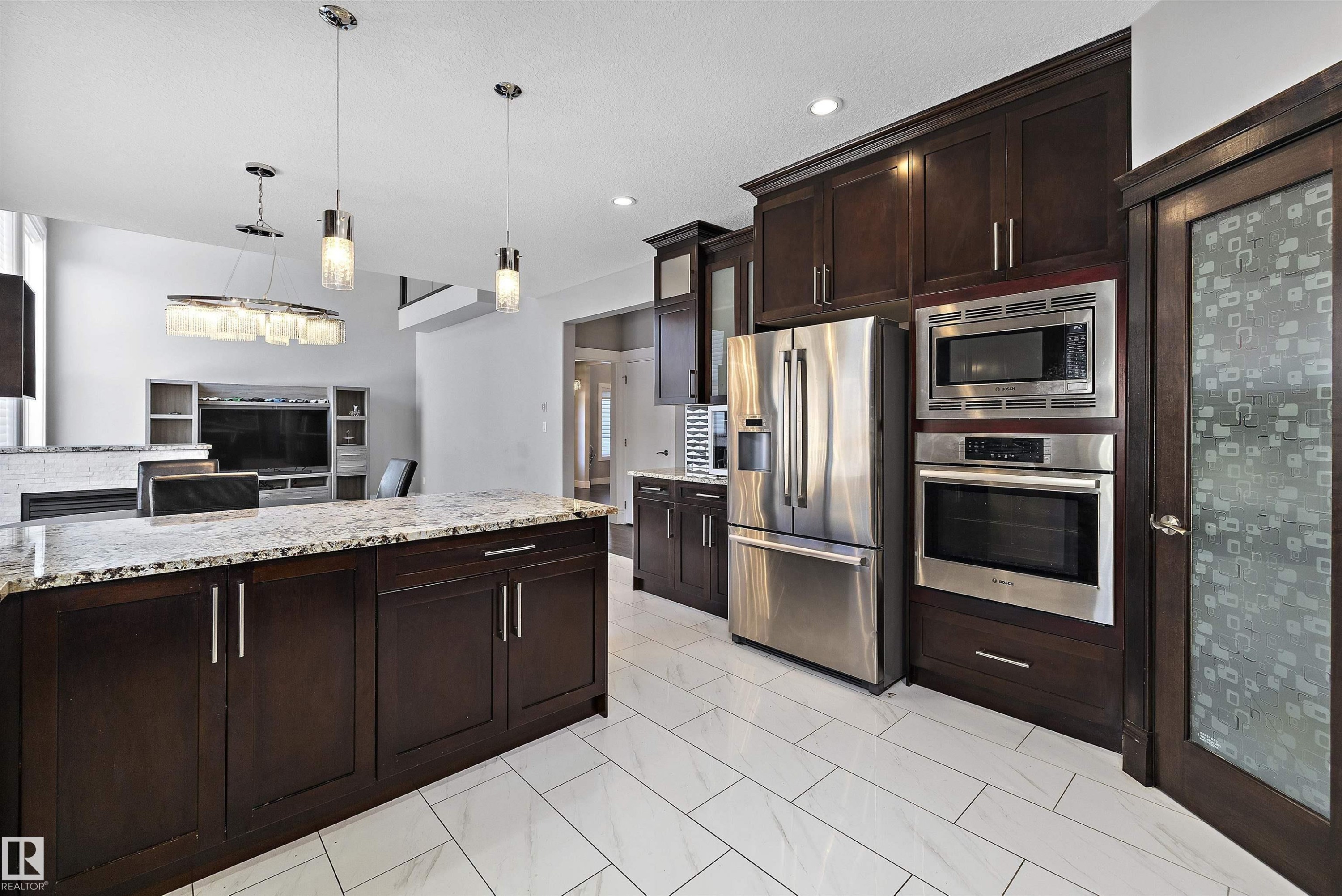 1339 Adamson Drive, Edmonton, AB - Indoor Photo Showing Kitchen With Stainless Steel Kitchen With Upgraded Kitchen