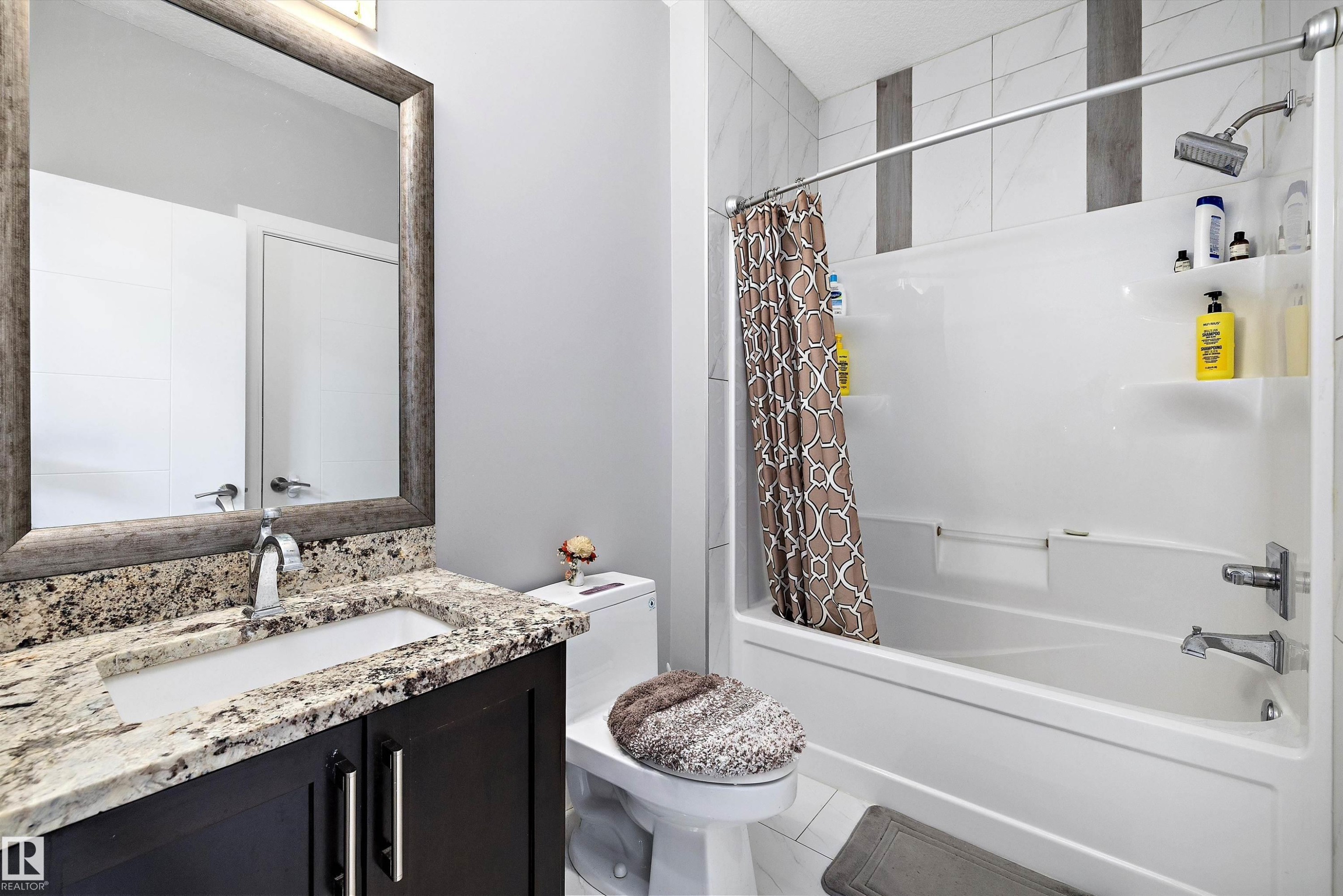 1339 Adamson Drive, Edmonton, AB - Indoor Photo Showing Bathroom