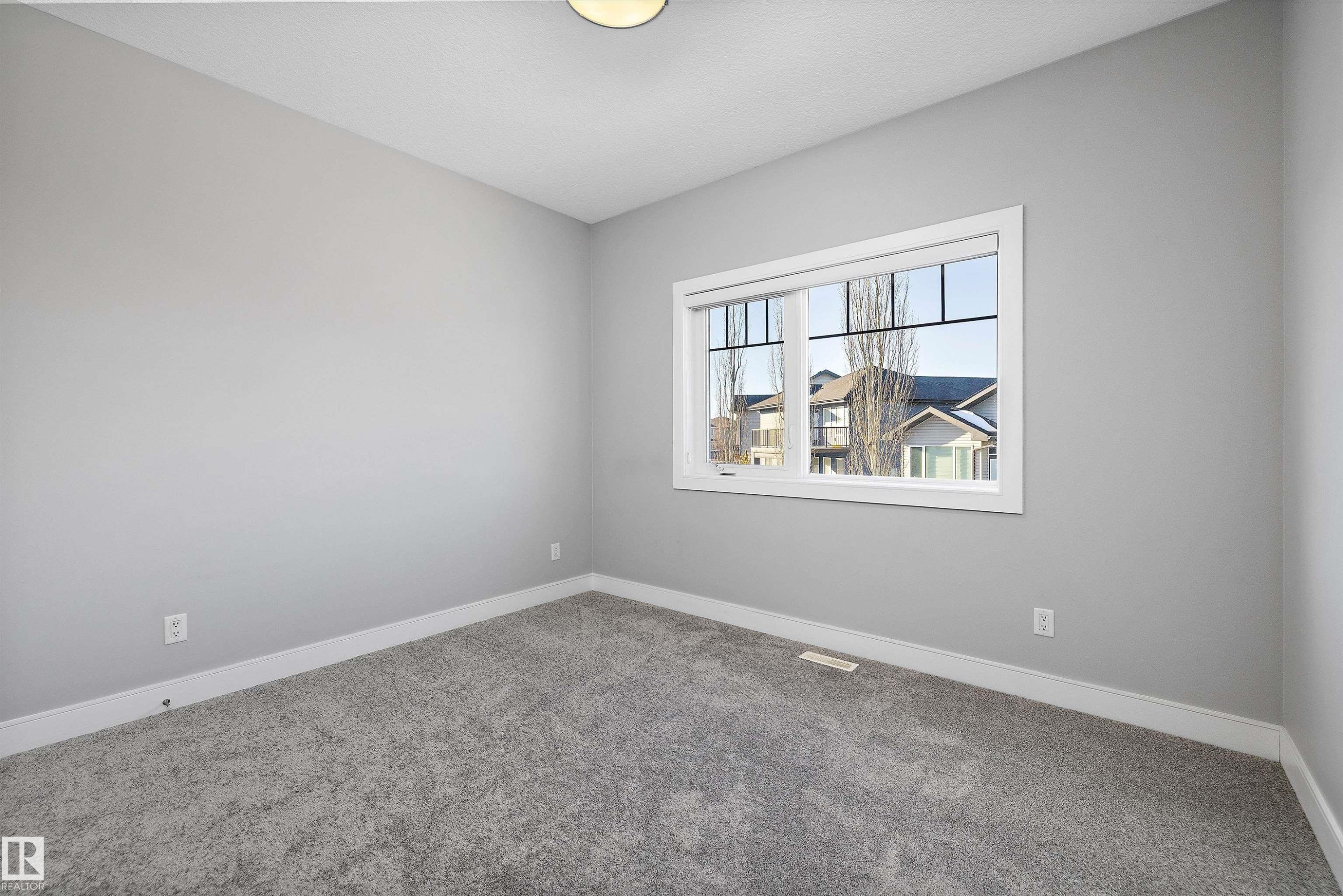 1339 Adamson Drive, Edmonton, AB - Indoor Photo Showing Other Room