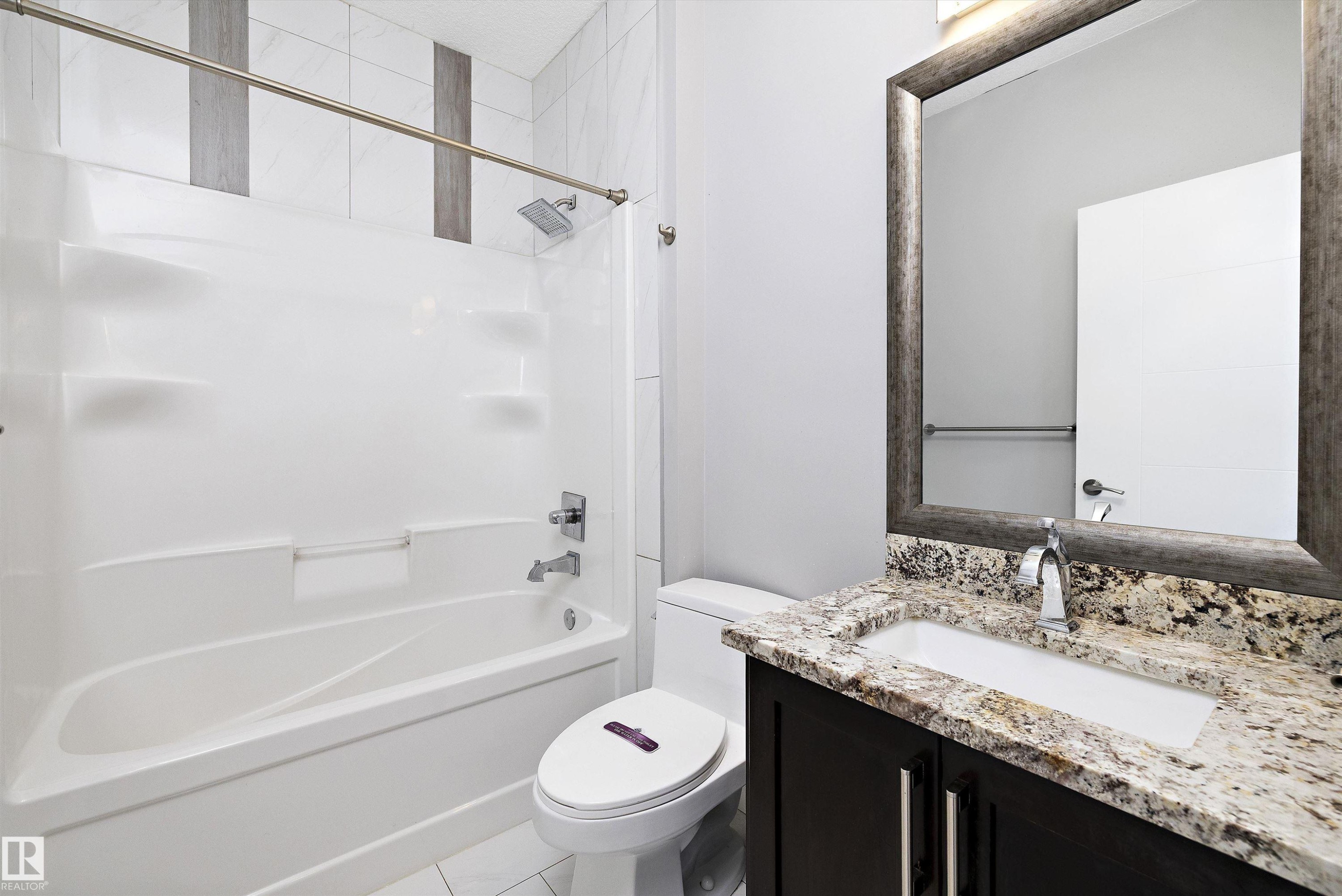 1339 Adamson Drive, Edmonton, AB - Indoor Photo Showing Bathroom