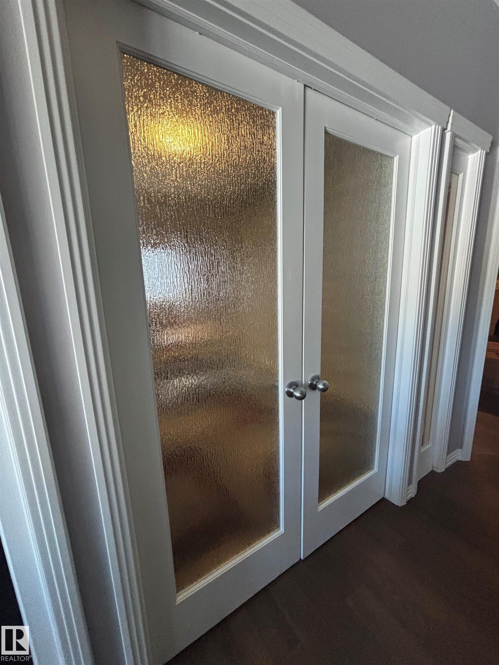 1325 Adamson Drive, Edmonton, AB - Indoor Photo Showing Other Room