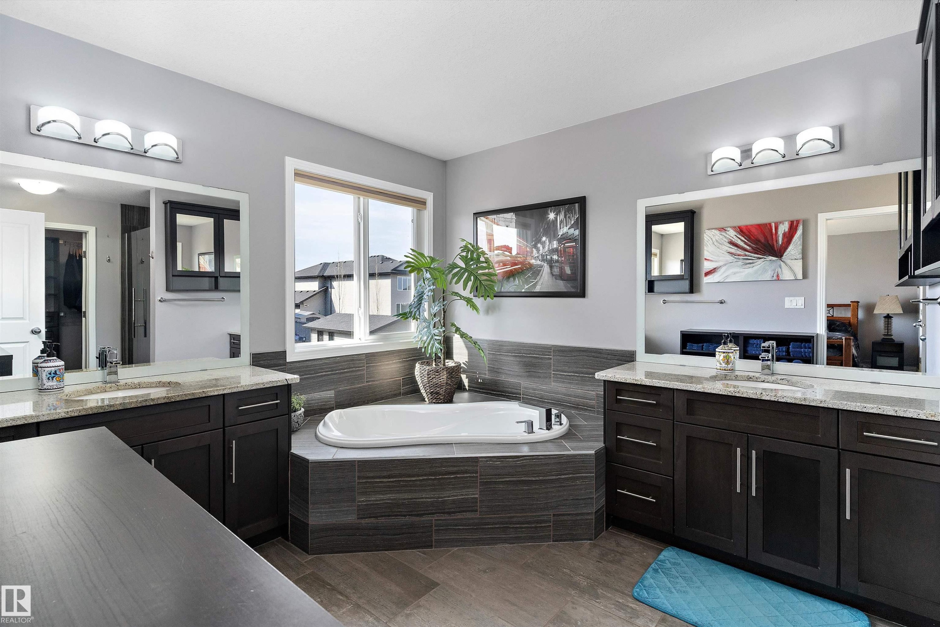 1325 Adamson Drive, Edmonton, AB - Indoor Photo Showing Bathroom