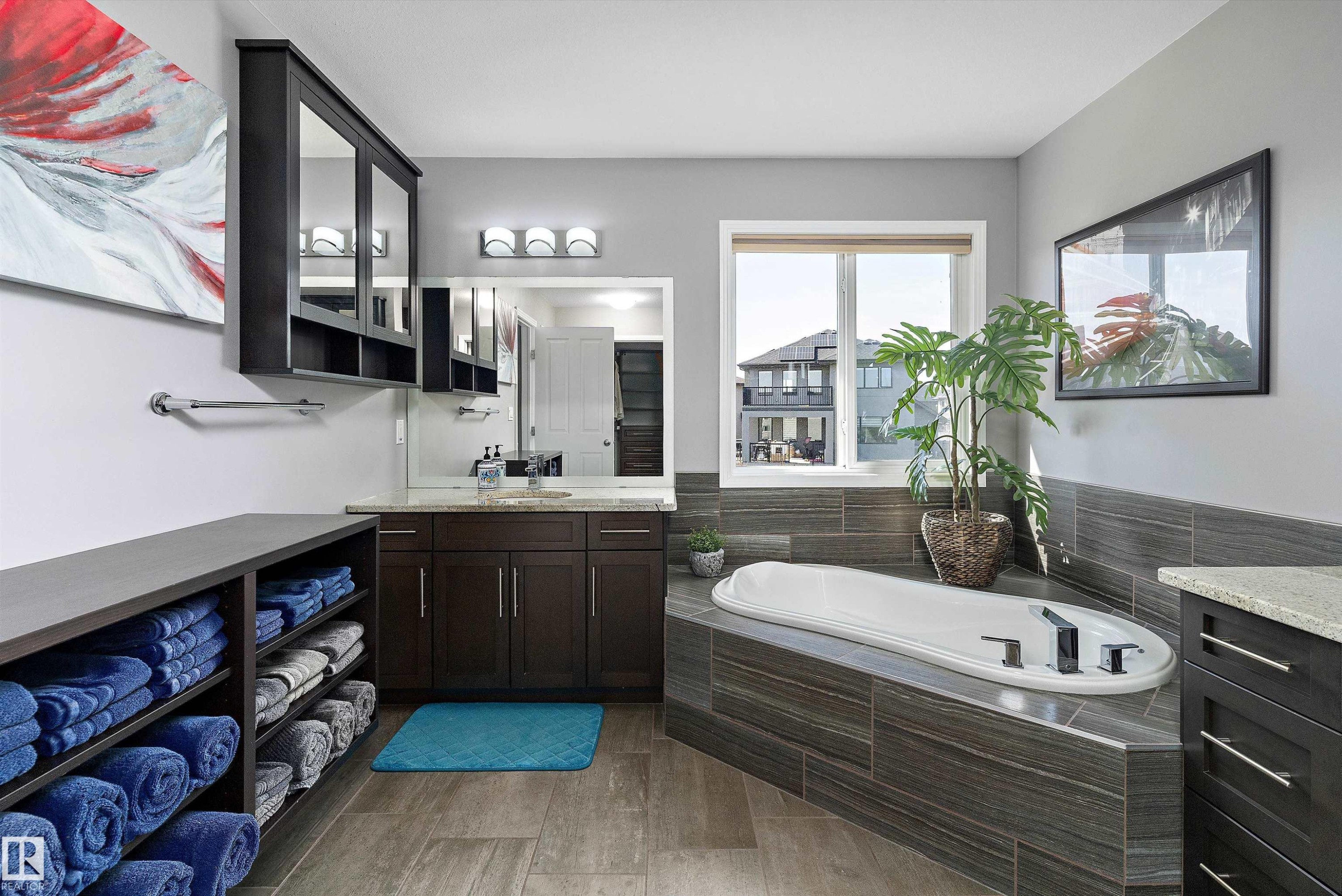 1325 Adamson Drive, Edmonton, AB - Indoor Photo Showing Bathroom