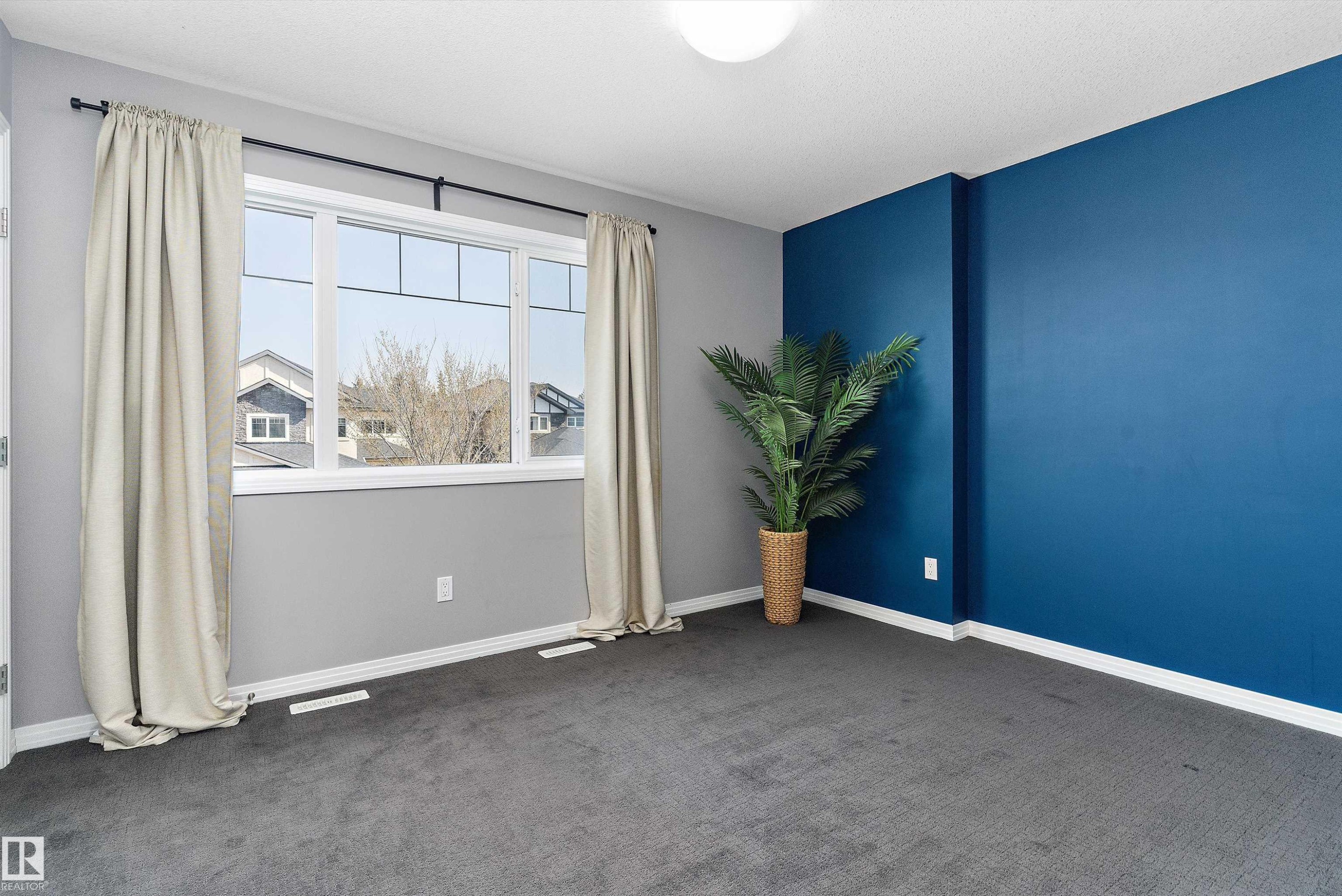 1325 Adamson Drive, Edmonton, AB - Indoor Photo Showing Other Room