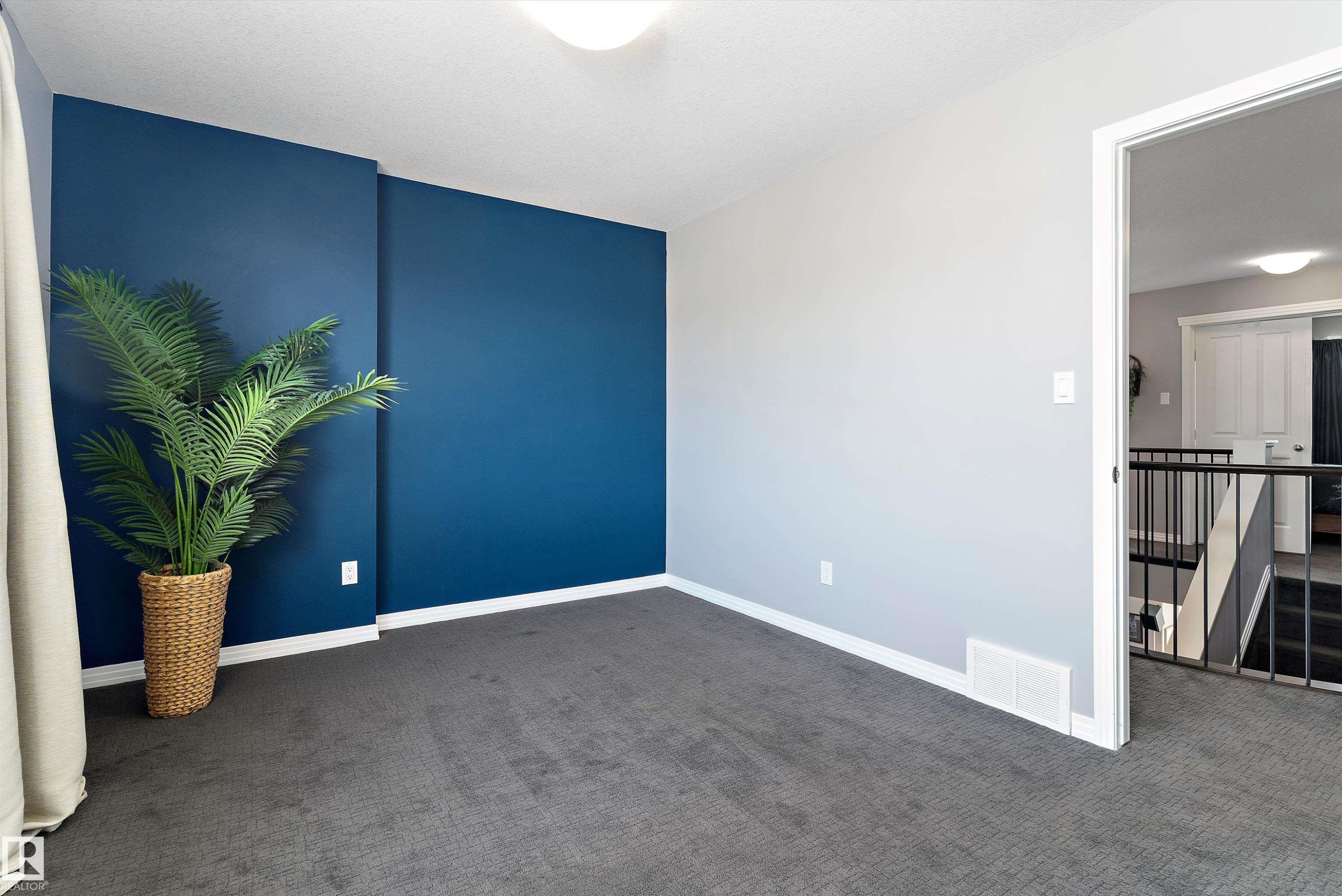 1325 Adamson Drive, Edmonton, AB - Indoor Photo Showing Other Room