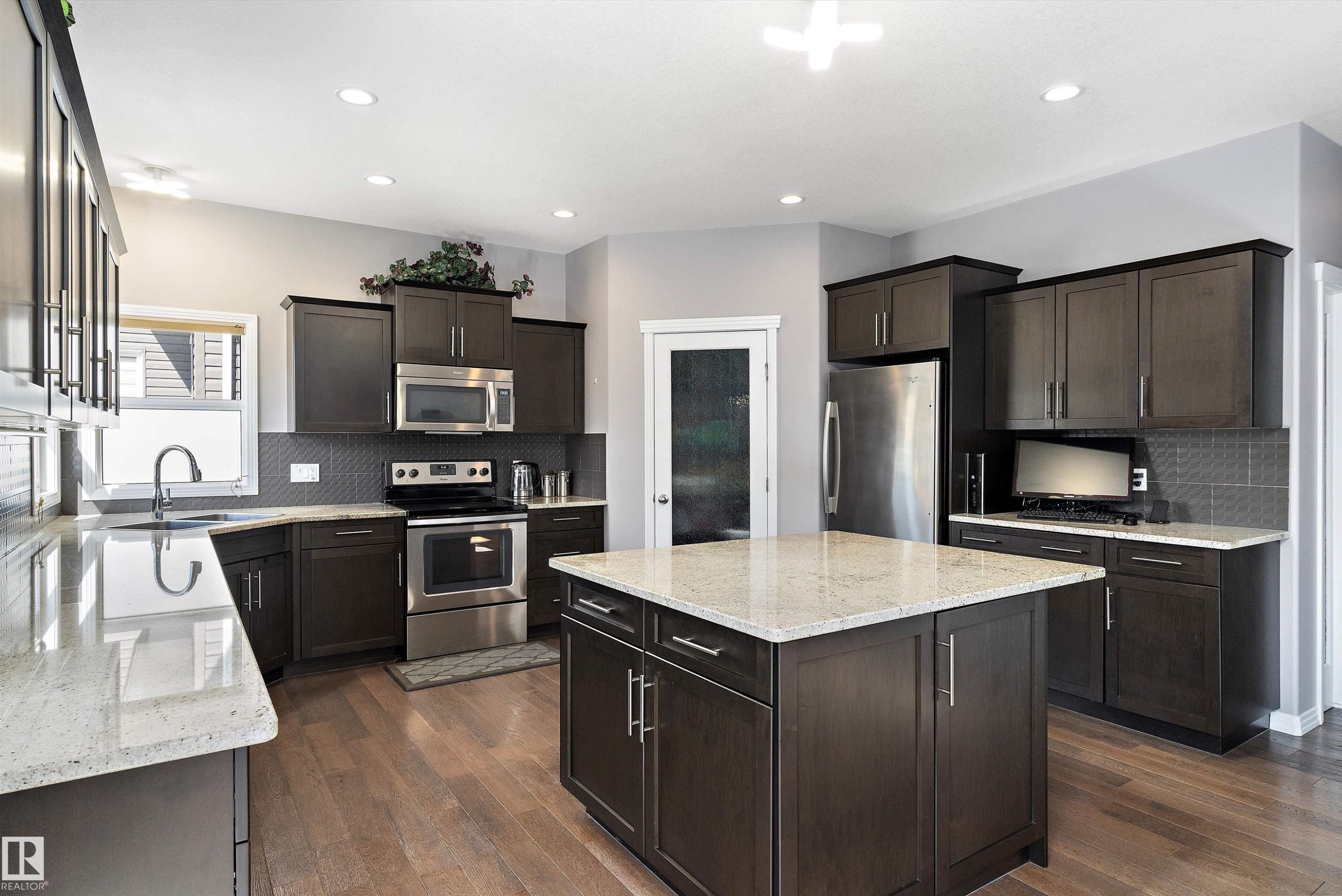 1325 Adamson Drive, Edmonton, AB - Indoor Photo Showing Kitchen With Upgraded Kitchen