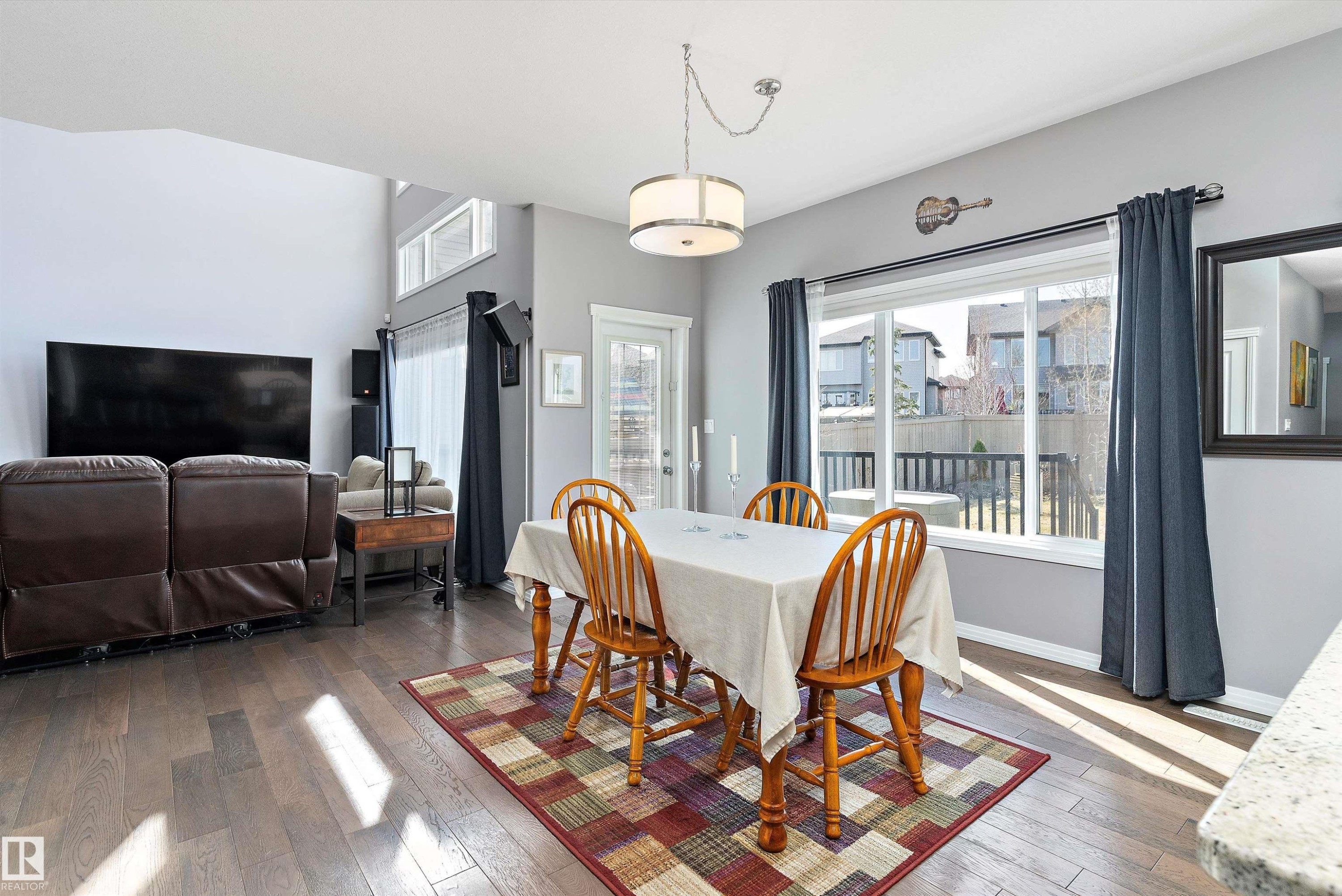 1325 Adamson Drive, Edmonton, AB - Indoor