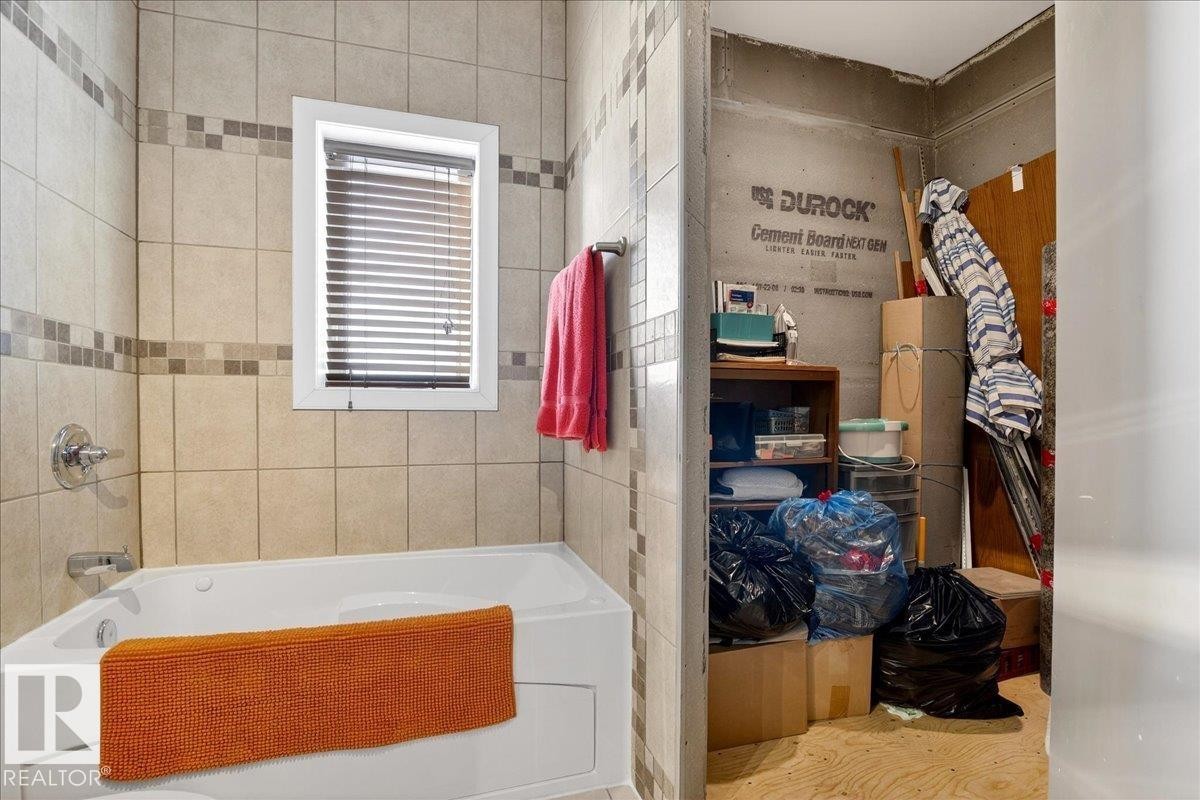 Bathroom with shower combination - 5019 48 Avenue, Chipman, AB - Indoor Photo Showing Bathroom