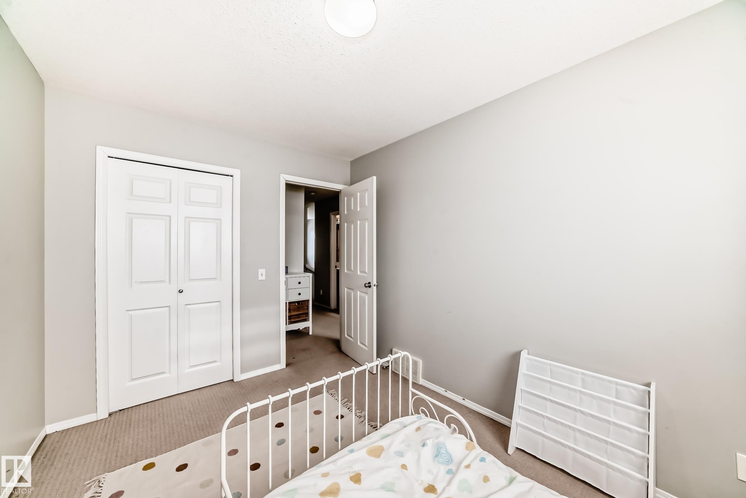 Bedroom featuring light colored carpet and a closet - 185 230 Edwards Drive, Edmonton, AB