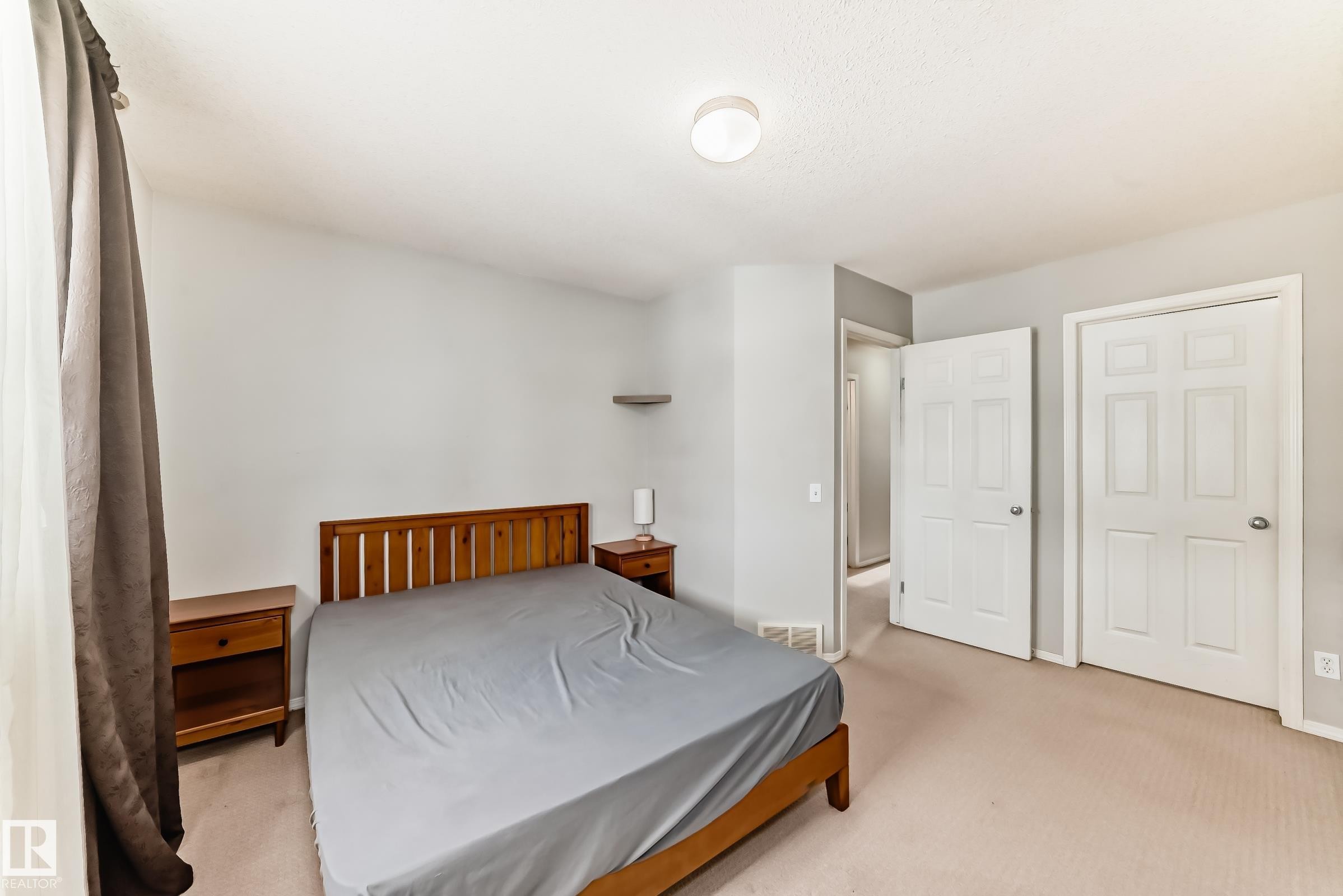 Bedroom featuring light colored carpet and baseboards - 185 230 Edwards Drive, Edmonton, AB