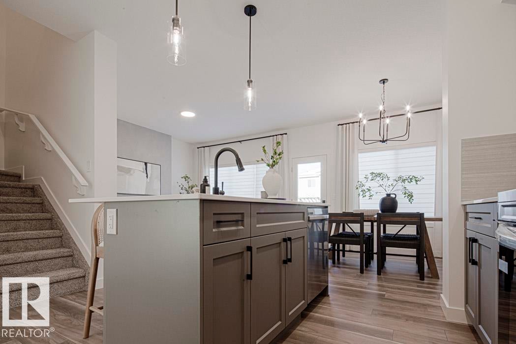 4178 Kinglet Drive, Edmonton, AB - Indoor Photo Showing Kitchen