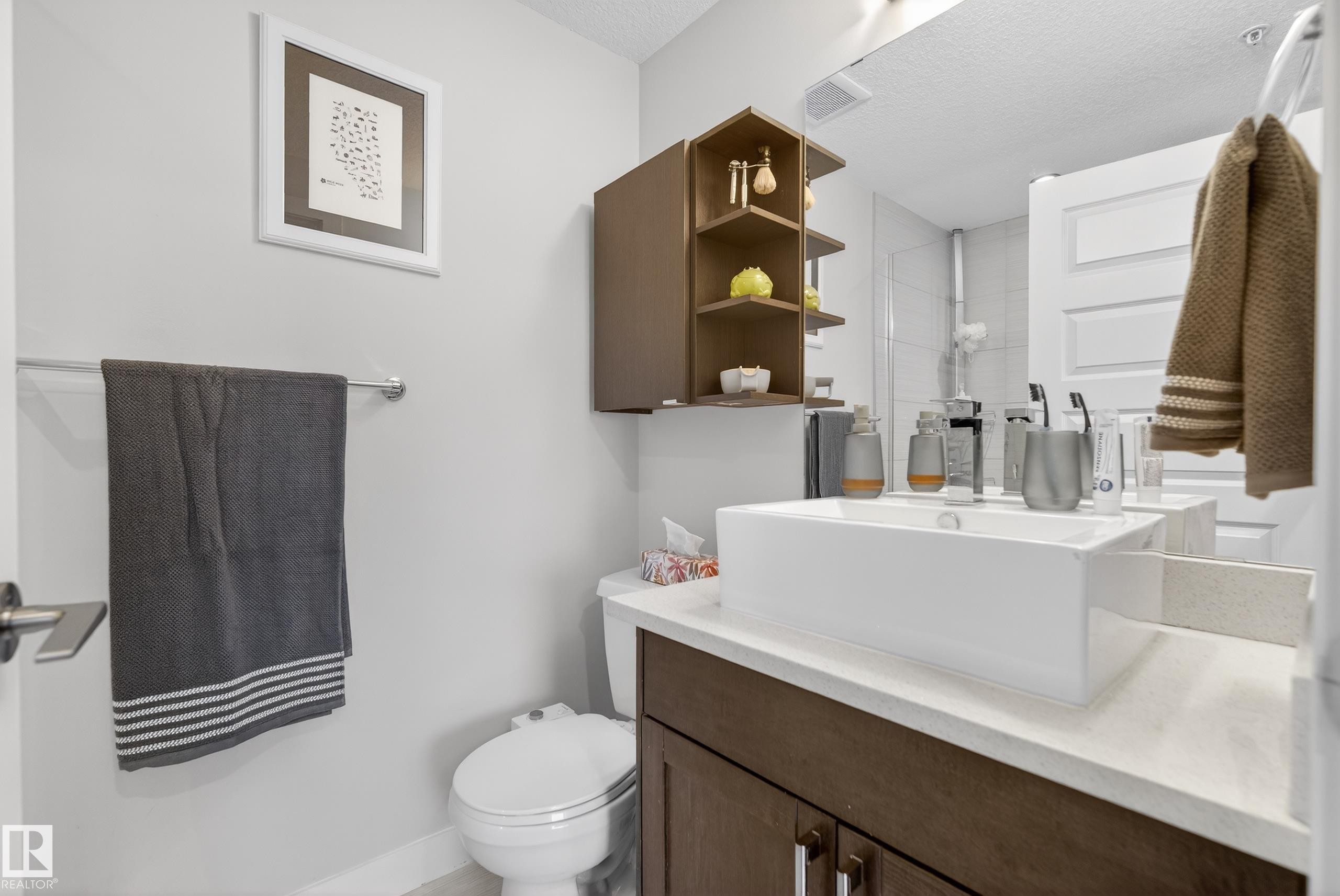 201 5151 Windermere Boulevard, Edmonton, AB - Indoor Photo Showing Bathroom