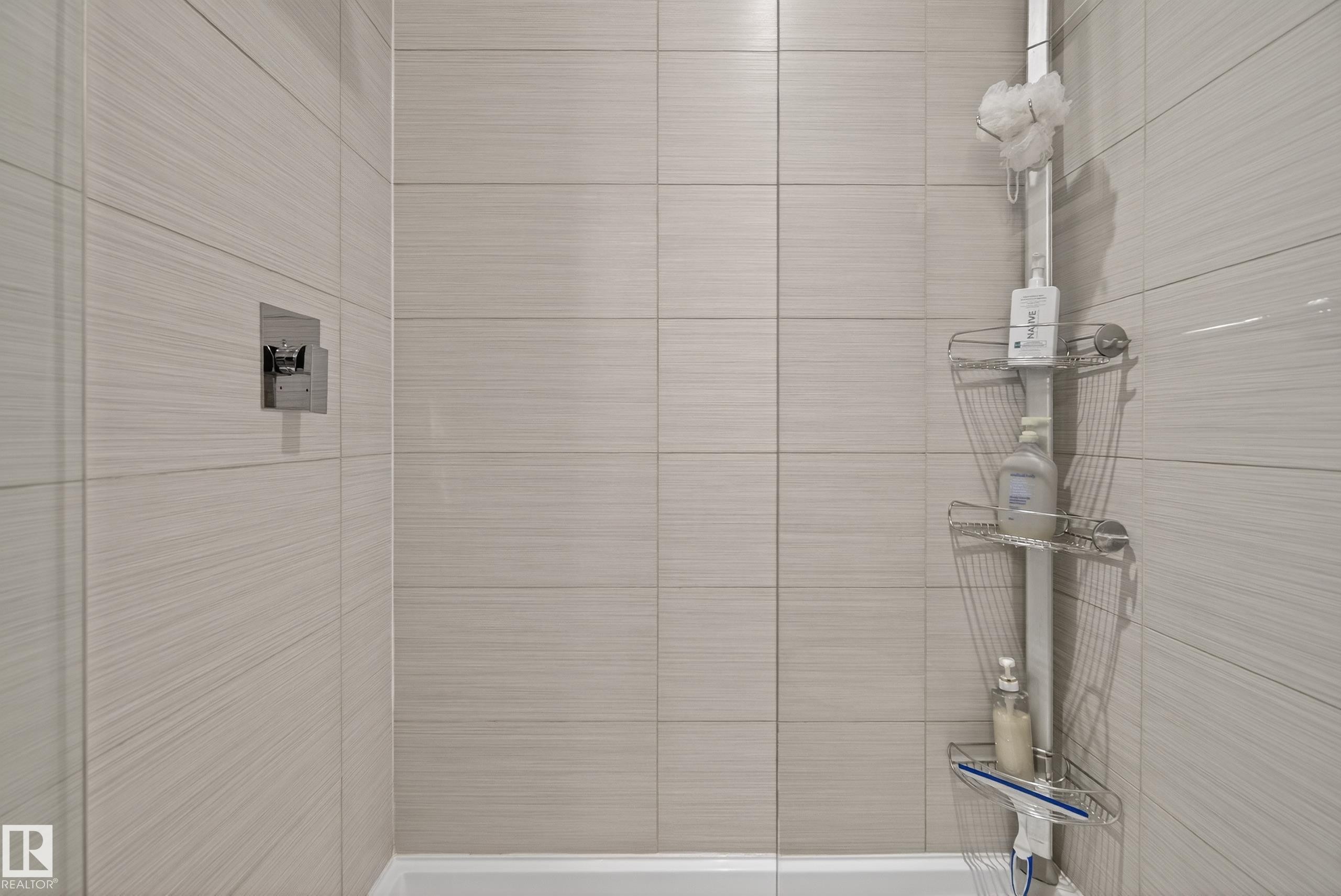 201 5151 Windermere Boulevard, Edmonton, AB - Indoor Photo Showing Bathroom