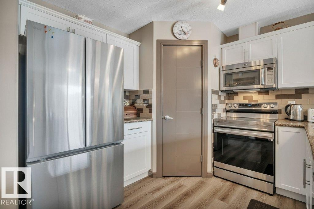497 Chappelle Drive, Edmonton, AB - Indoor Photo Showing Kitchen With Stainless Steel Kitchen