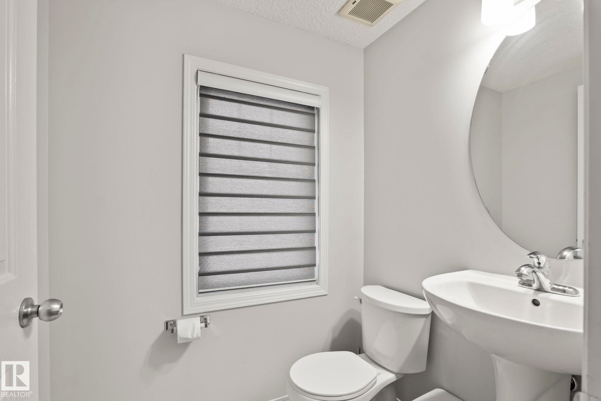 #62 4050 Savaryn Drive Sw, Edmonton, AB - Indoor Photo Showing Bathroom