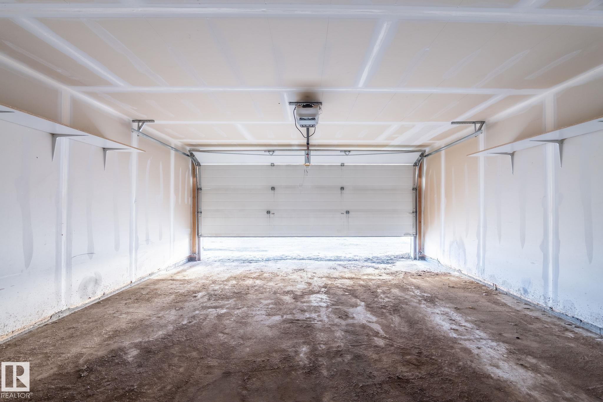 #62 4050 Savaryn Drive Sw, Edmonton, AB - Indoor Photo Showing Garage