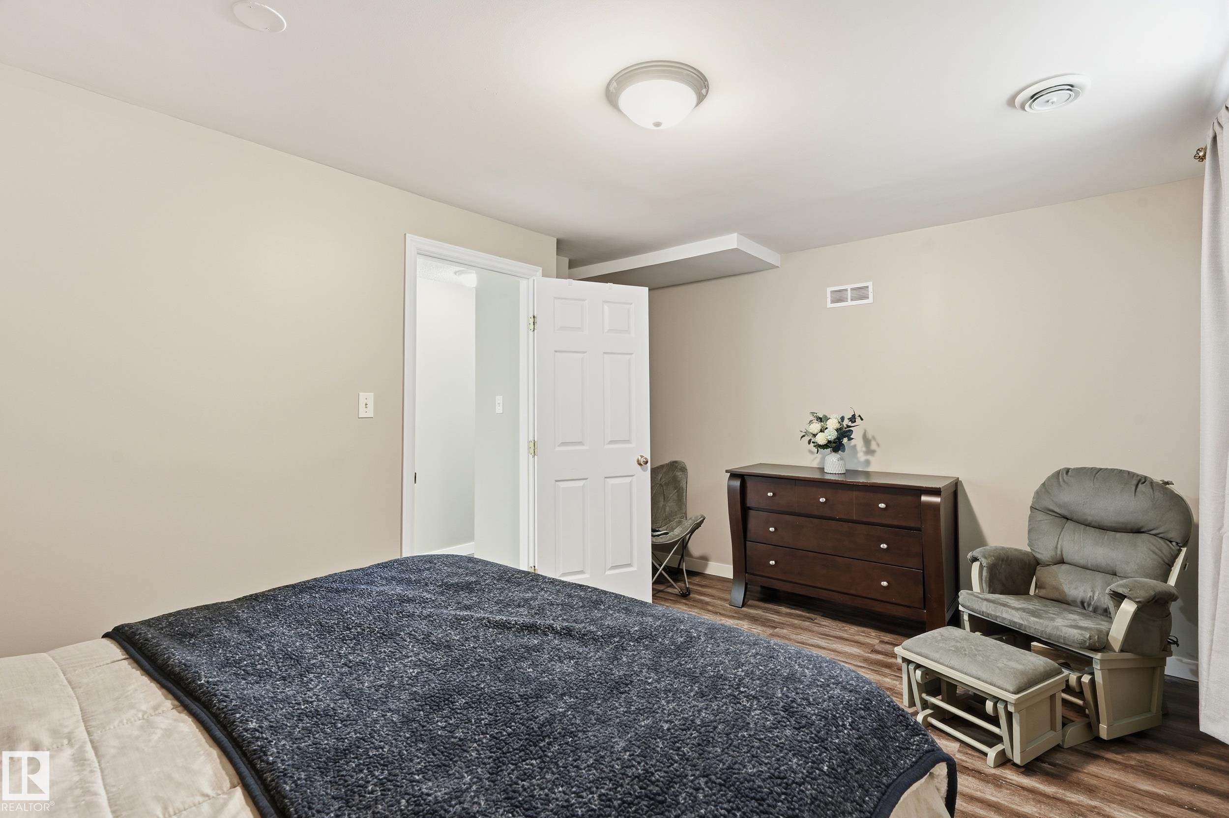 Bedroom with light wood-style flooring - 2952 39 Avenue, Edmonton, AB - Indoor Photo Showing Bedroom