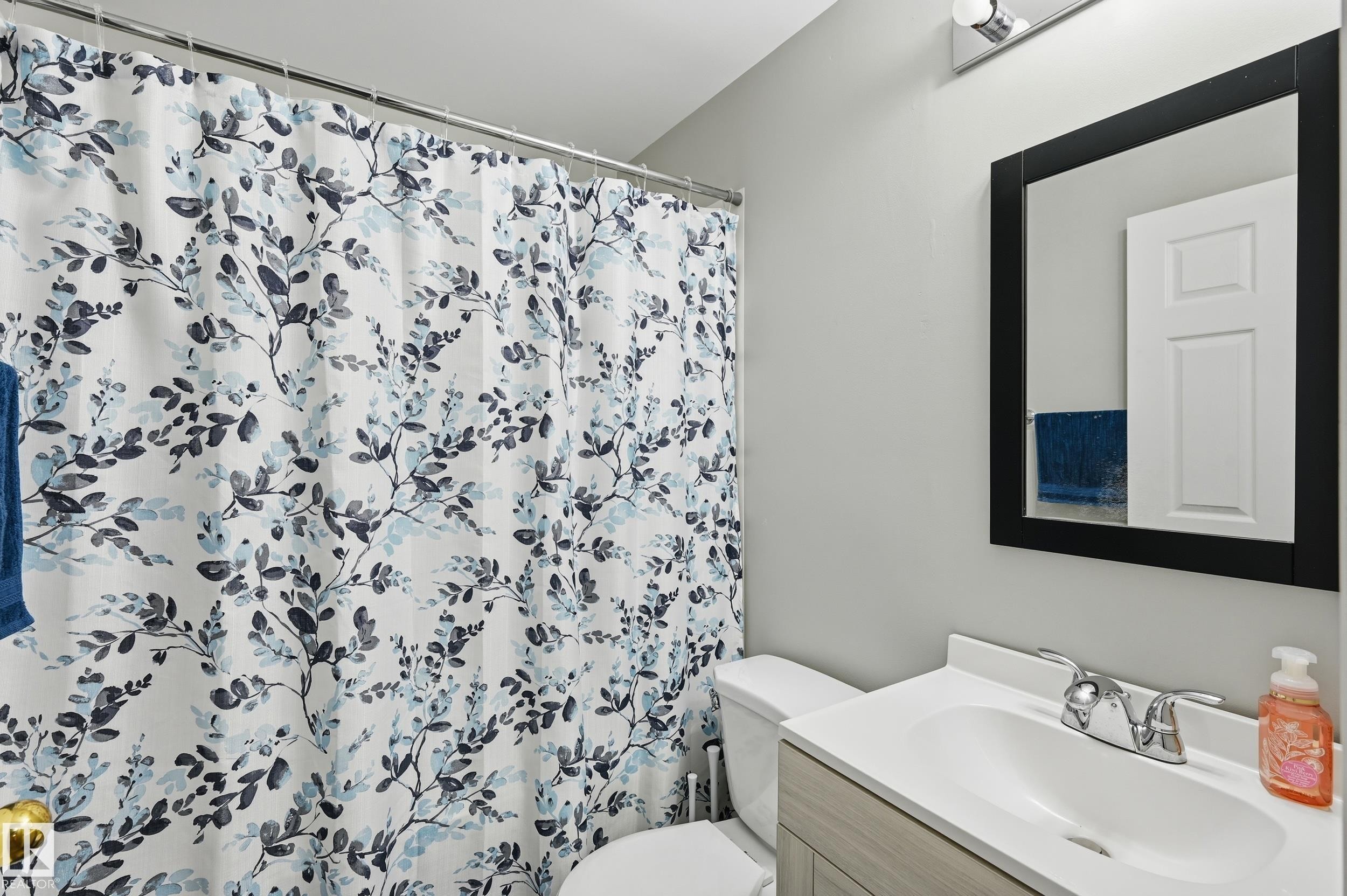 Bathroom featuring vanity and a shower with shower curtain - 2952 39 Avenue, Edmonton, AB - Indoor Photo Showing Bathroom