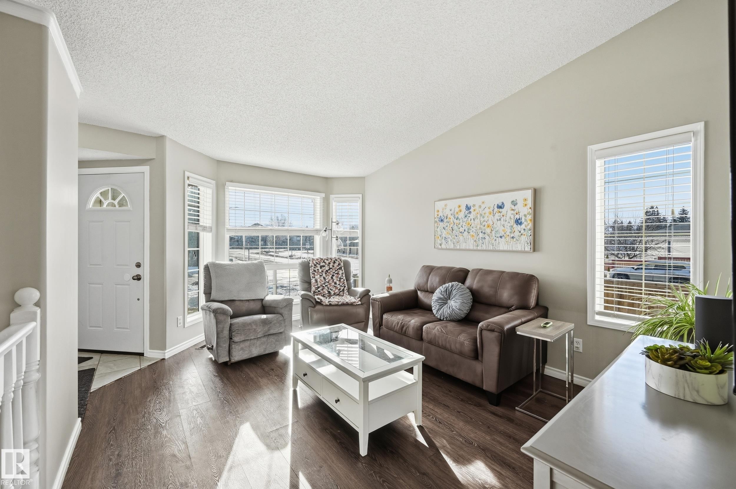 Living room with dark wood-style flooring and baseboards - 2952 39 Avenue, Edmonton, AB - Indoor Photo Showing Living Room
