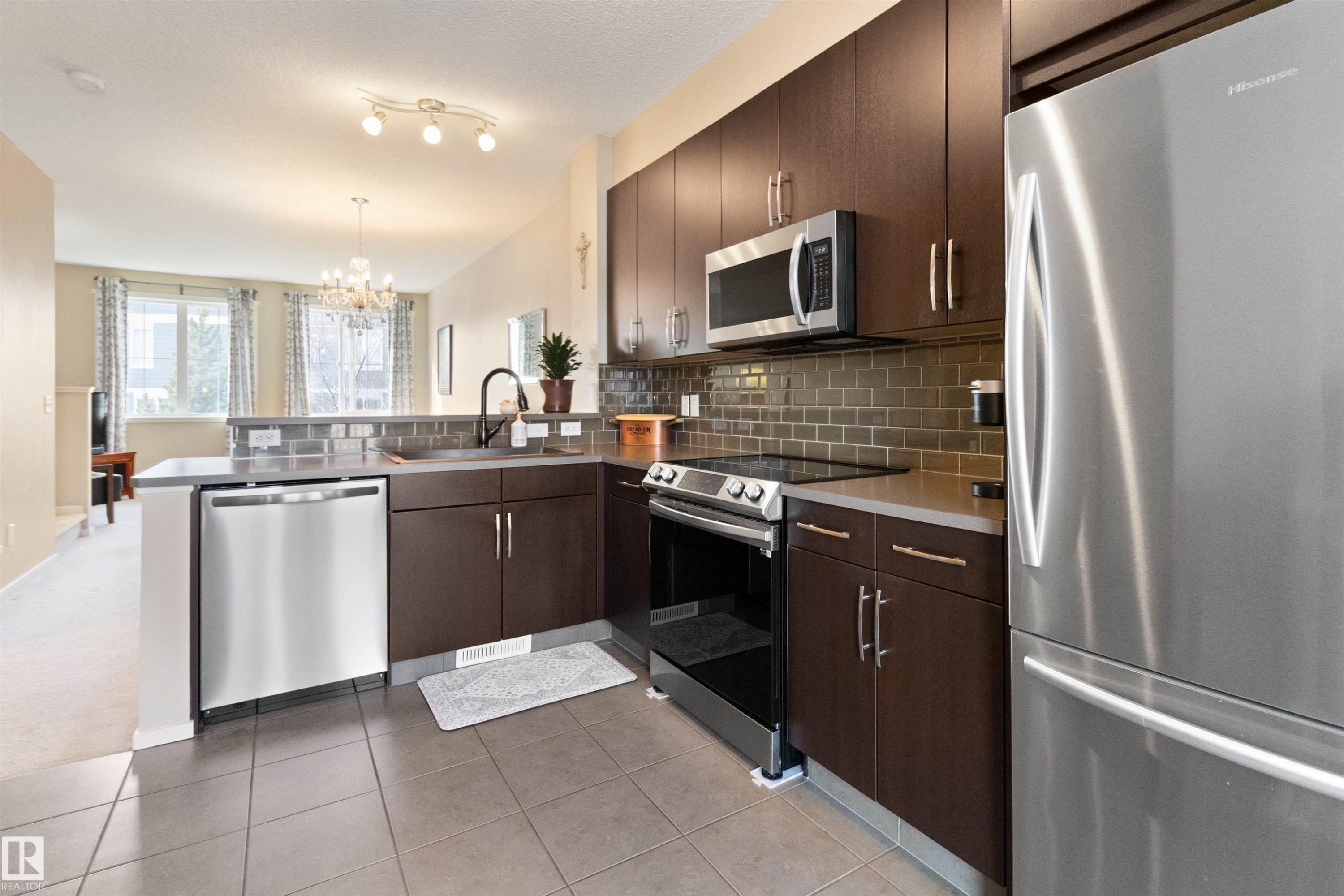 157 603 Watt Boulevard, Edmonton, AB - Indoor Photo Showing Kitchen With Stainless Steel Kitchen With Upgraded Kitchen