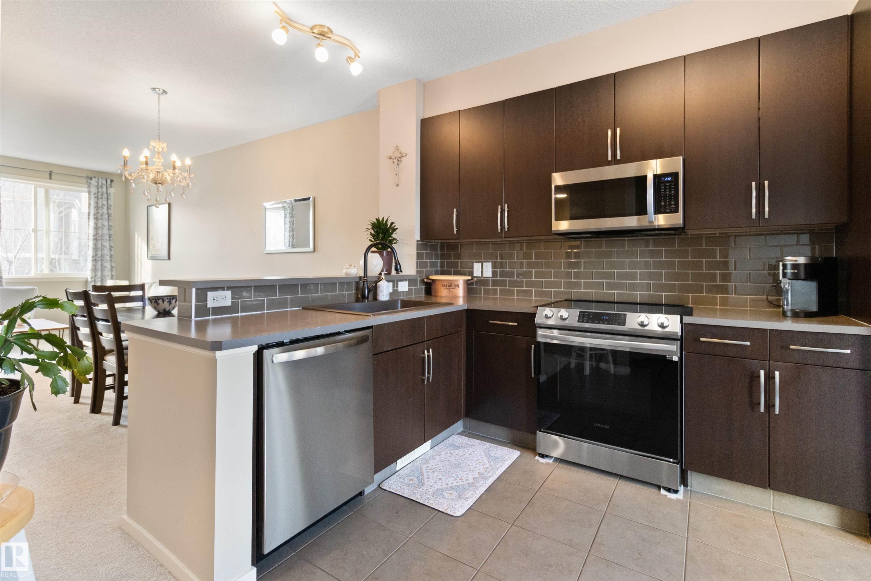 157 603 Watt Boulevard, Edmonton, AB - Indoor Photo Showing Kitchen With Stainless Steel Kitchen With Upgraded Kitchen