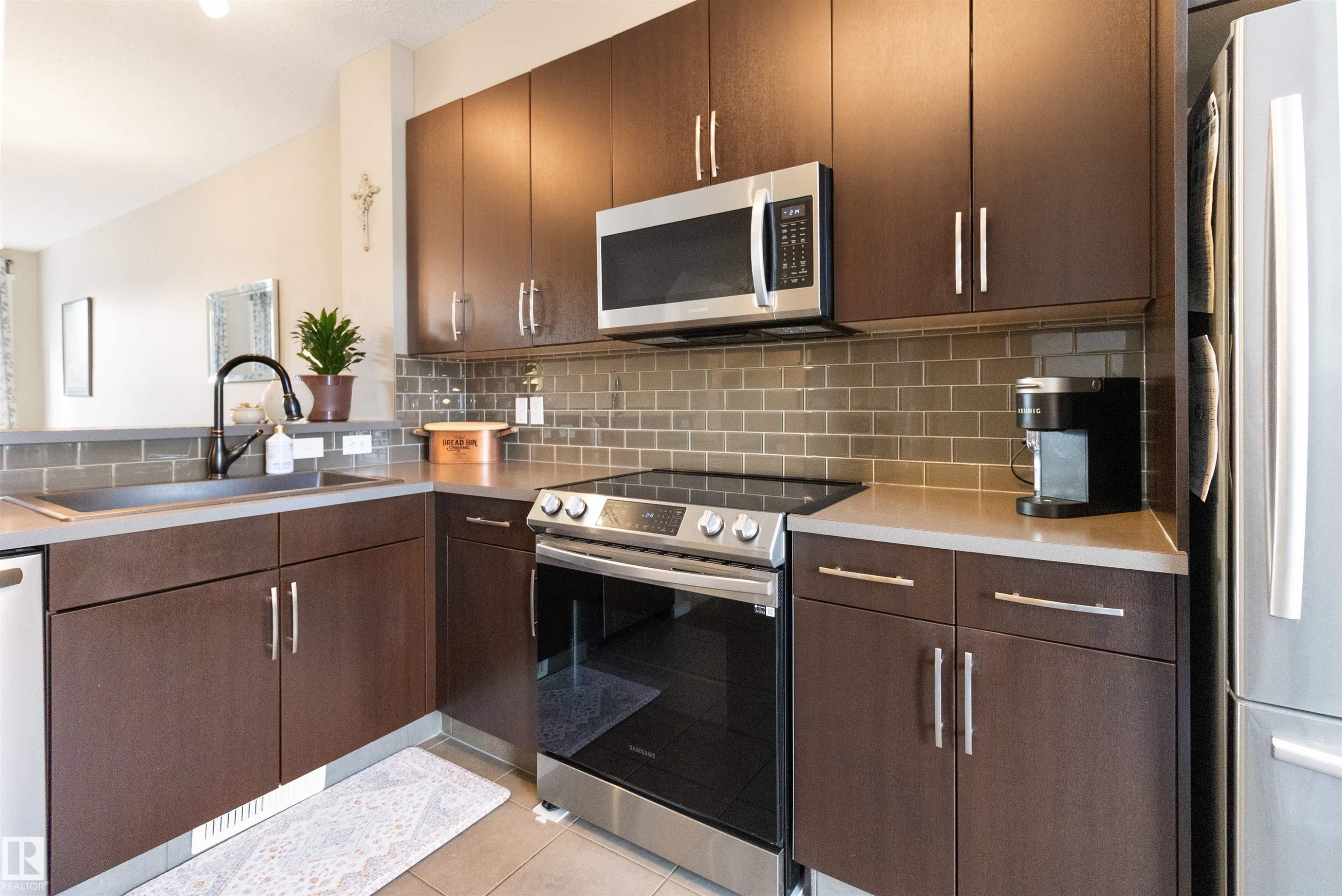 157 603 Watt Boulevard, Edmonton, AB - Indoor Photo Showing Kitchen With Upgraded Kitchen