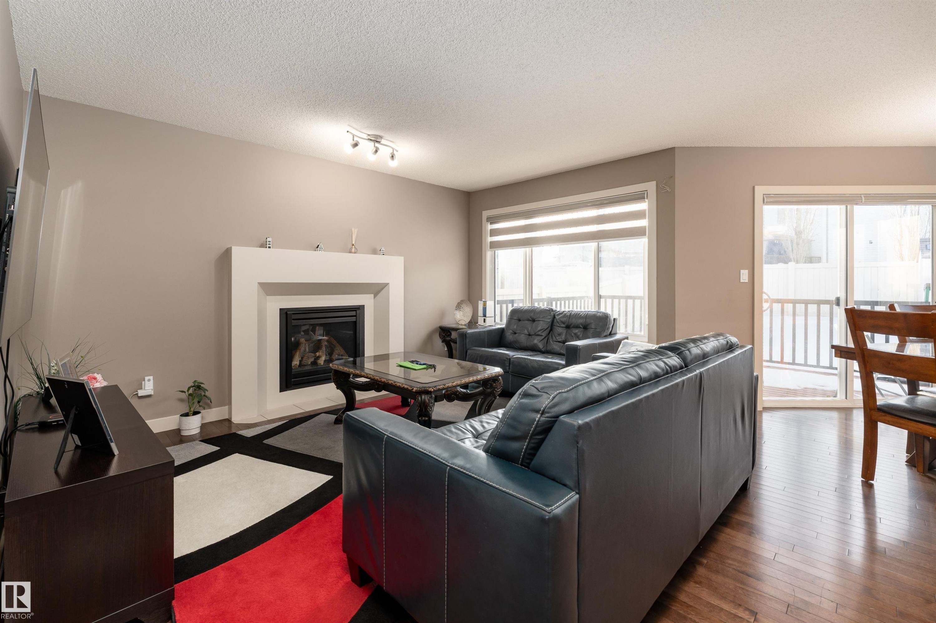6811 19 Avenue, Edmonton, AB - Indoor Photo Showing Living Room With Fireplace