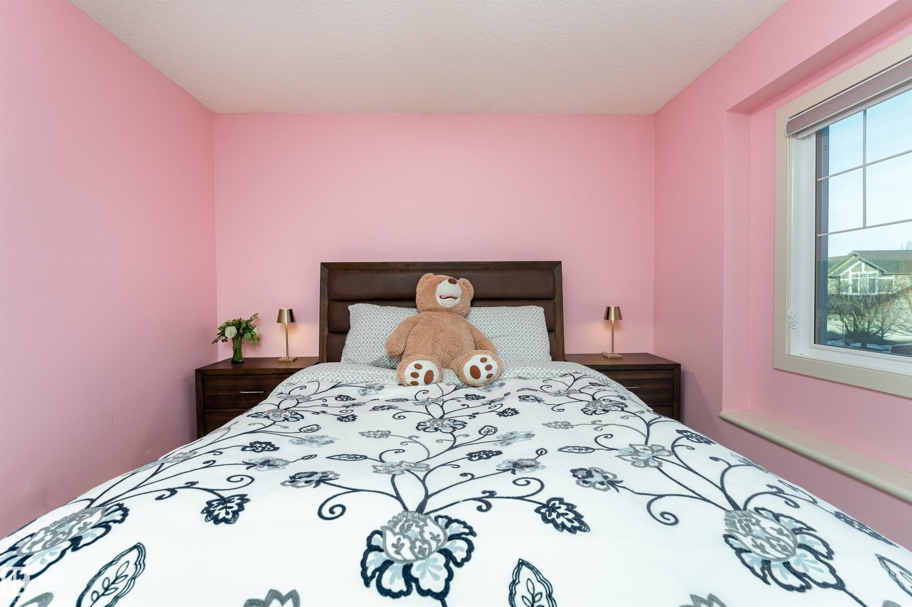 6811 19 Avenue, Edmonton, AB - Indoor Photo Showing Bedroom