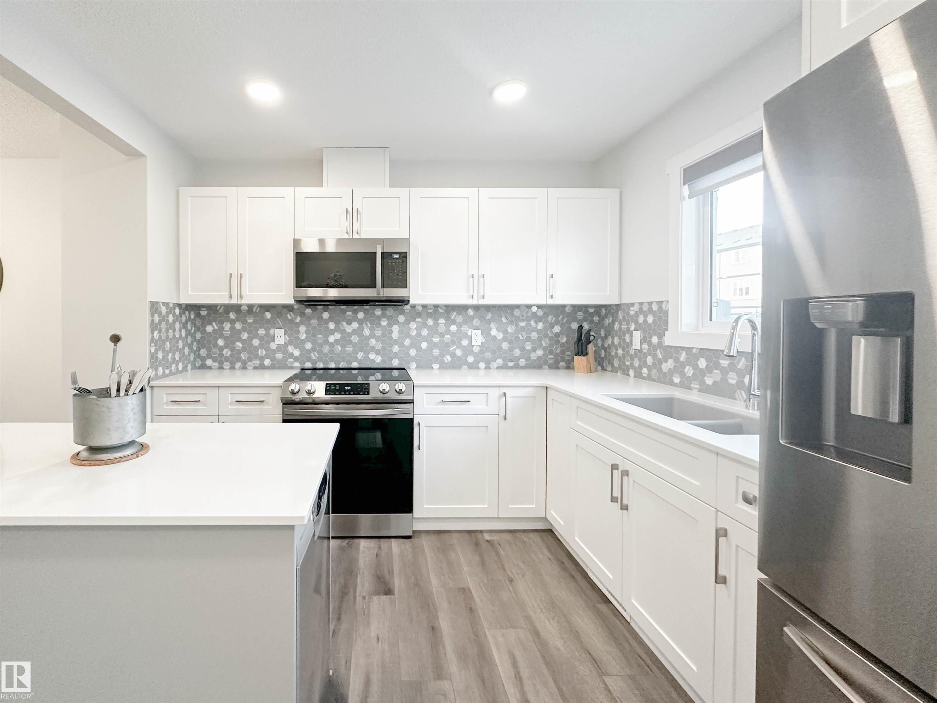 1270 Rosenthal Boulevard, Edmonton, AB - Indoor Photo Showing Kitchen With Stainless Steel Kitchen With Upgraded Kitchen