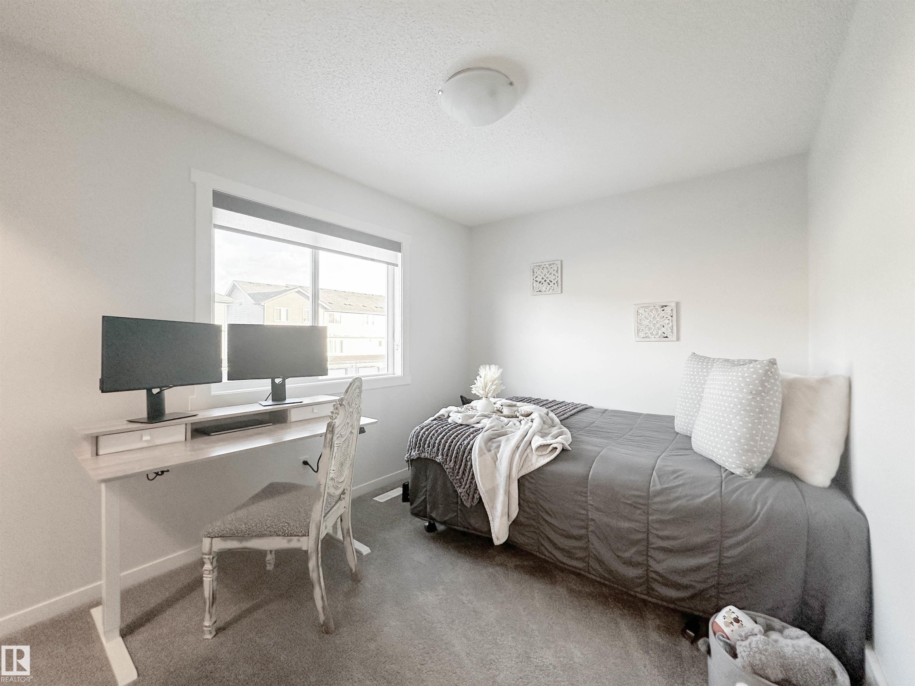 1270 Rosenthal Boulevard, Edmonton, AB - Indoor Photo Showing Bedroom