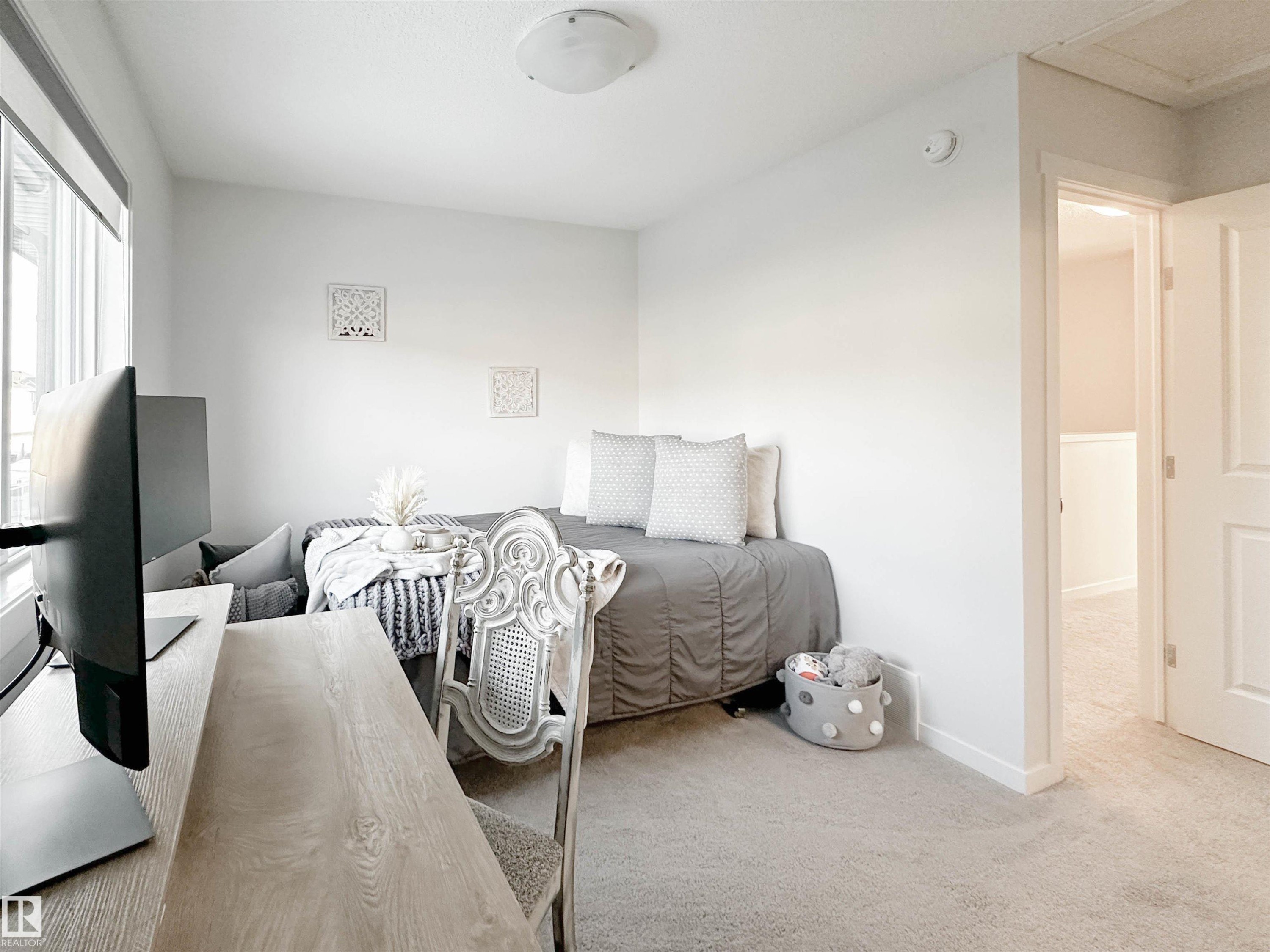 1270 Rosenthal Boulevard, Edmonton, AB - Indoor Photo Showing Bedroom