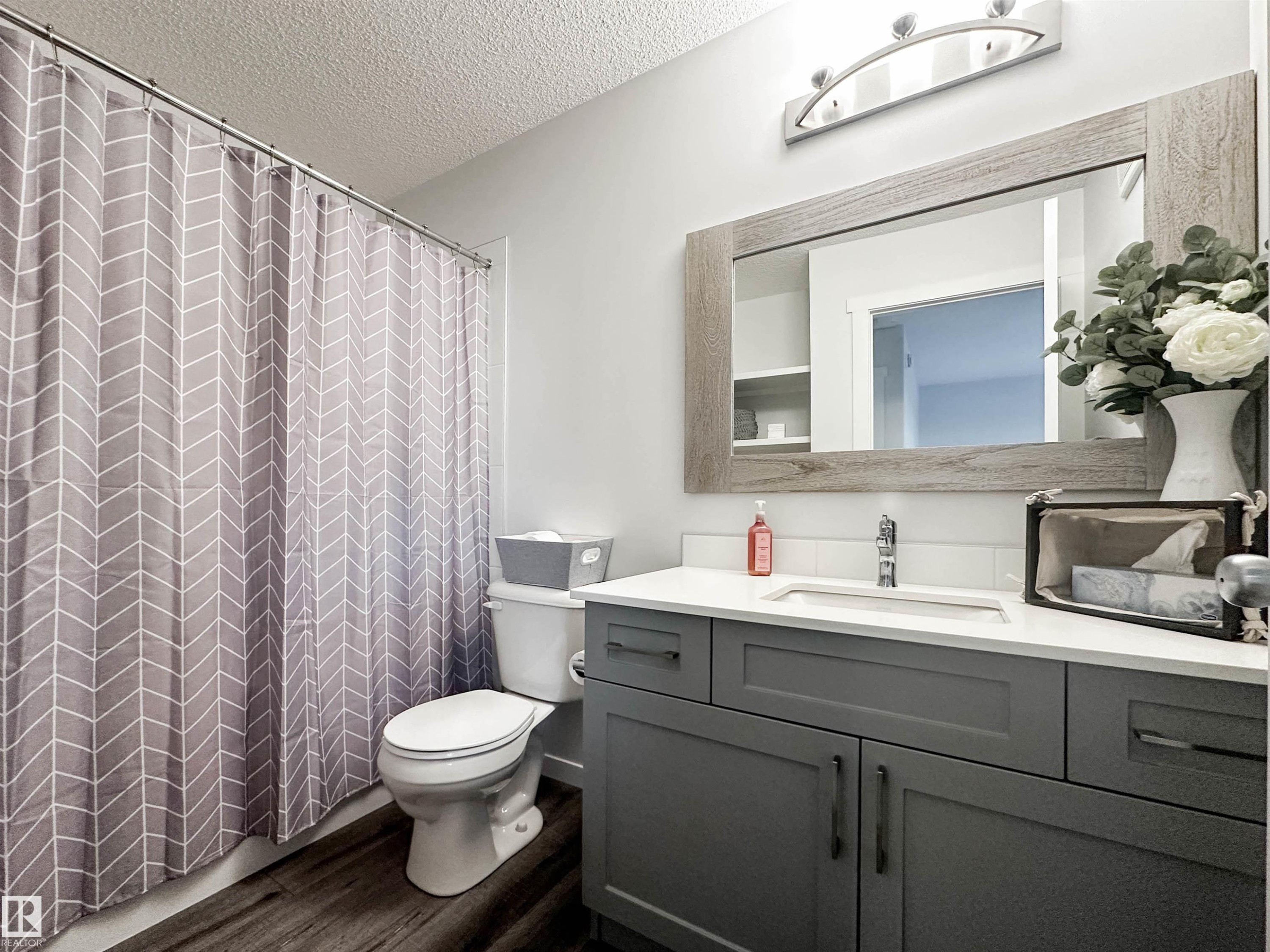 1270 Rosenthal Boulevard, Edmonton, AB - Indoor Photo Showing Bathroom