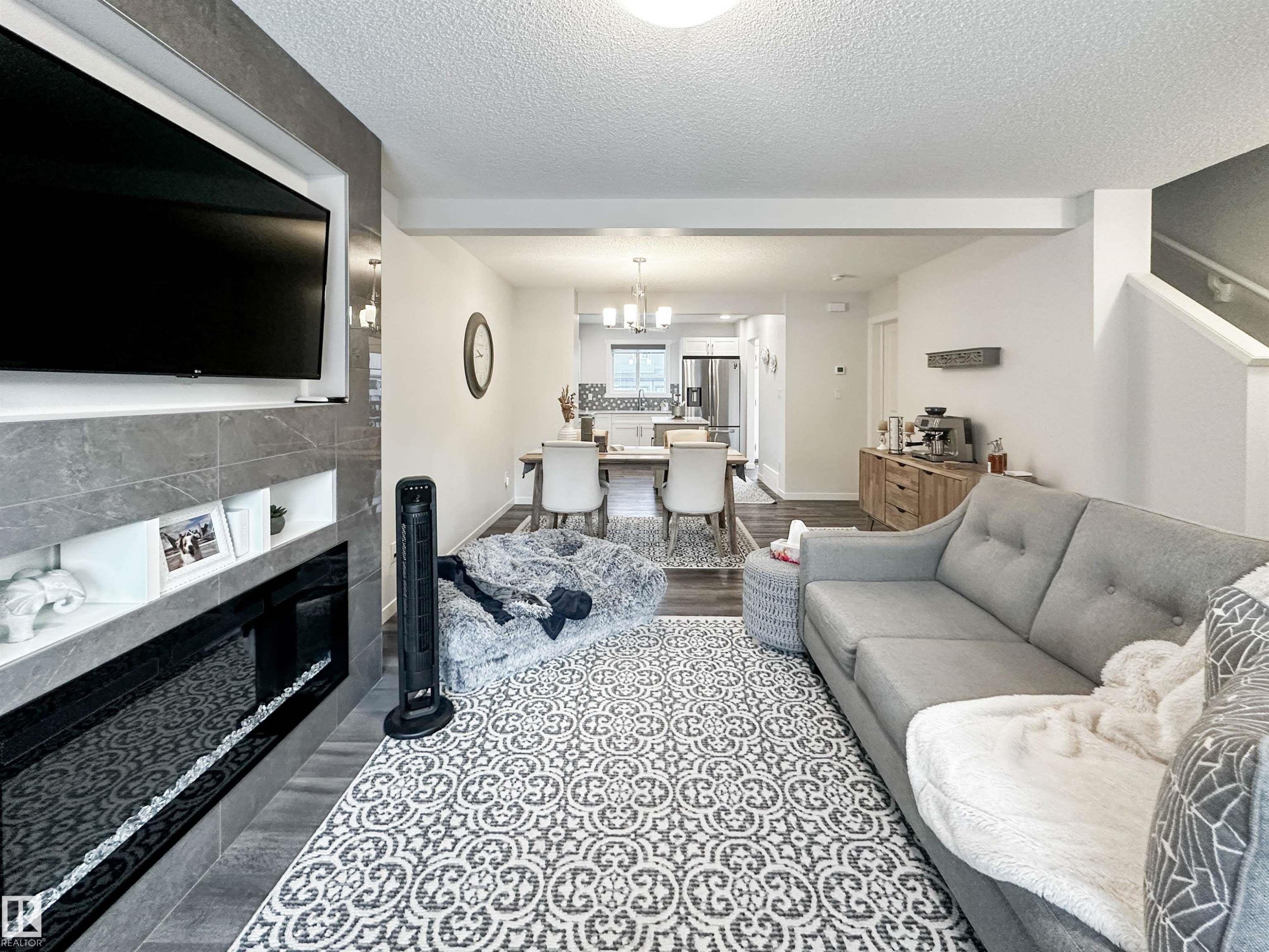 1270 Rosenthal Boulevard, Edmonton, AB - Indoor Photo Showing Living Room