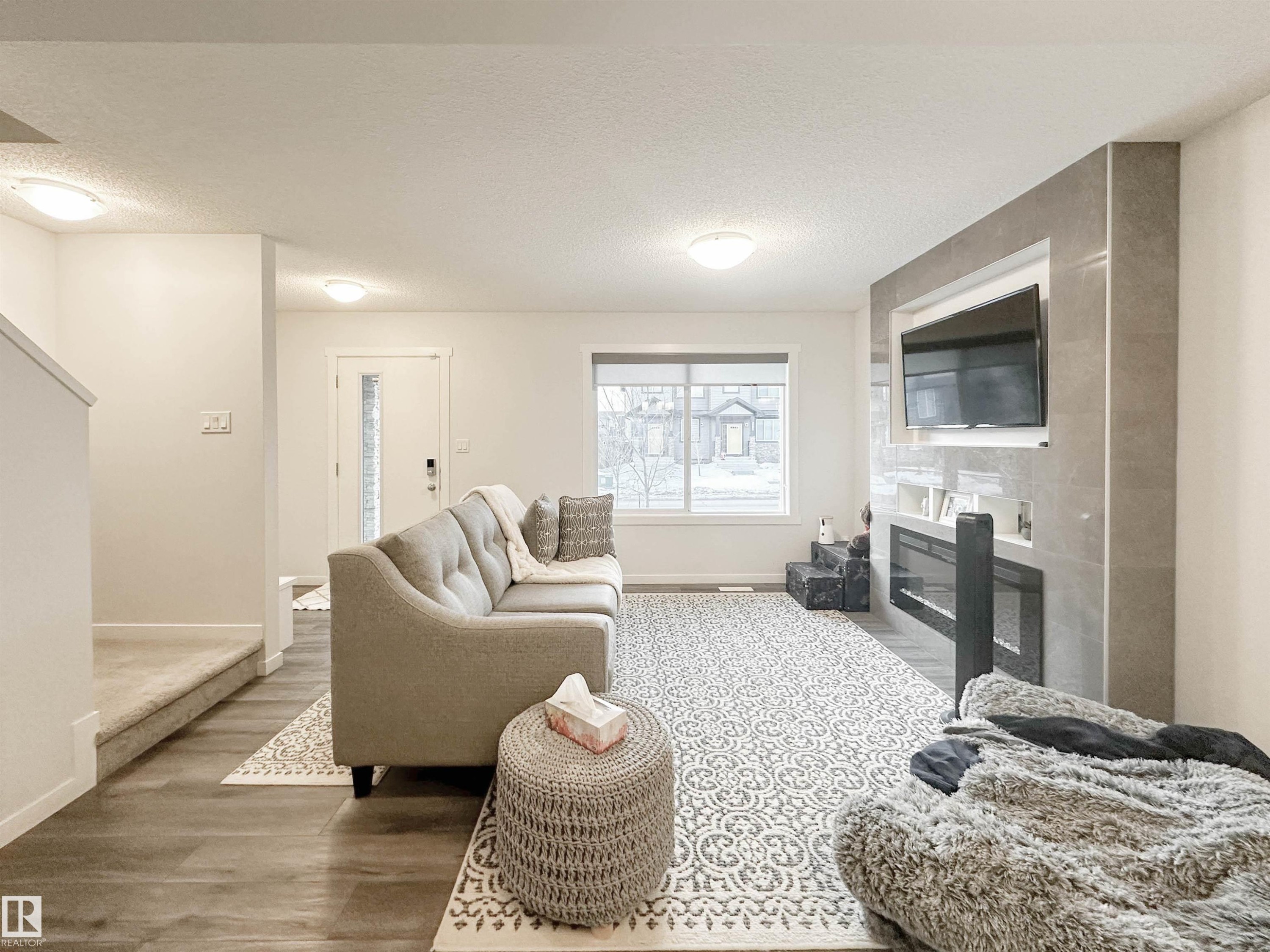1270 Rosenthal Boulevard, Edmonton, AB - Indoor Photo Showing Living Room With Fireplace