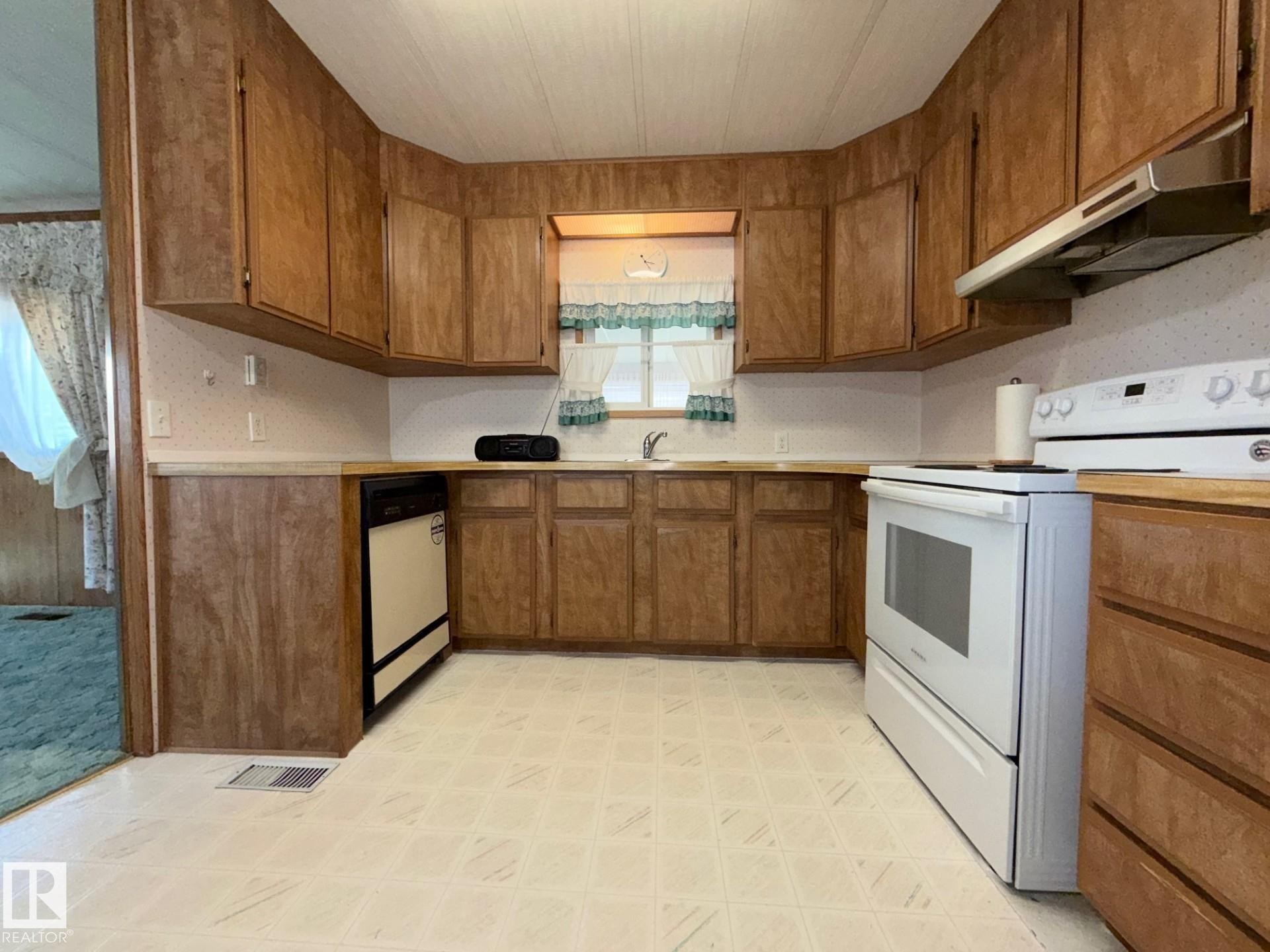 41 Willow Park Estates, Leduc, AB - Indoor Photo Showing Kitchen
