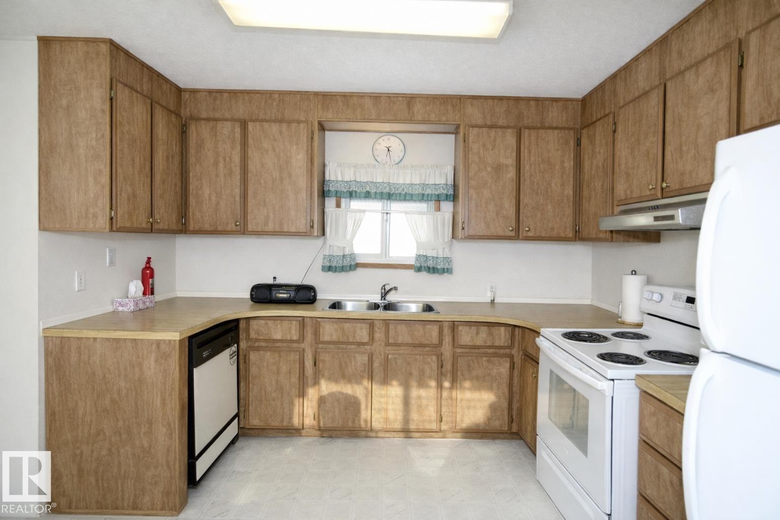 41 Willow Park Estates, Leduc, AB - Indoor Photo Showing Kitchen With Double Sink