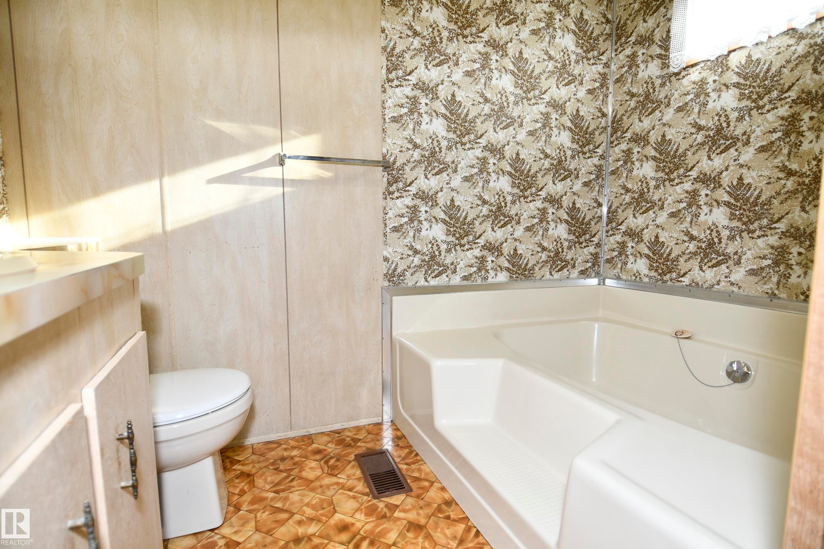 41 Willow Park Estates, Leduc, AB - Indoor Photo Showing Bathroom
