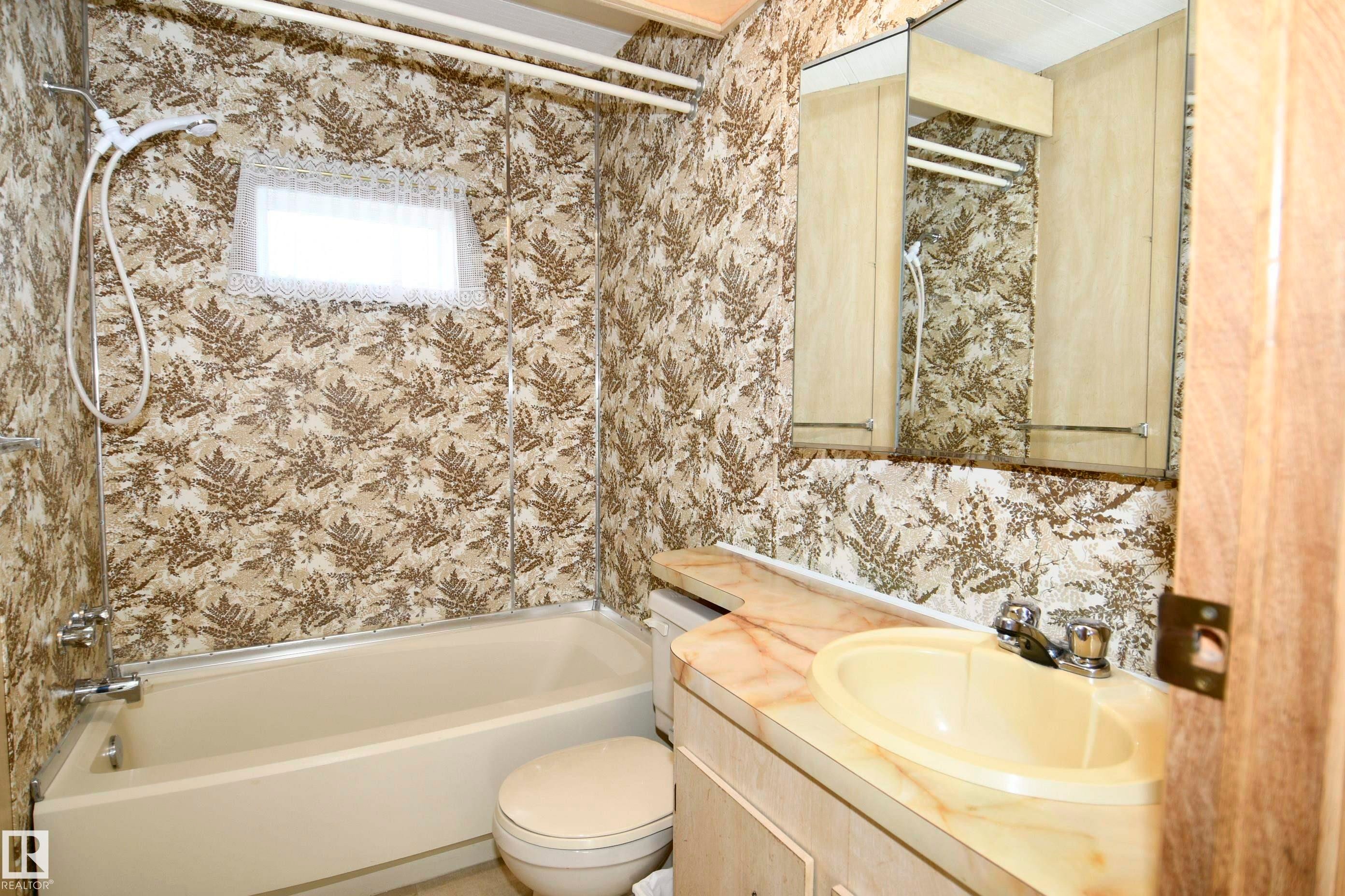 41 Willow Park Estates, Leduc, AB - Indoor Photo Showing Bathroom